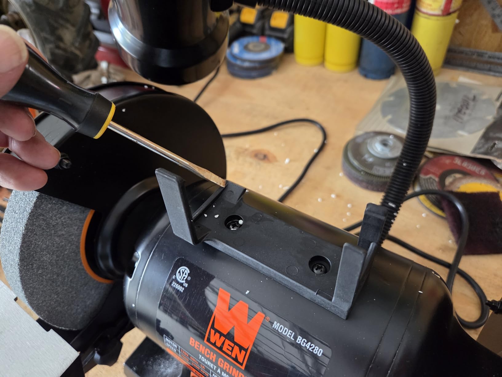 WEN BG4280 5-Amp 8-Inch Variable Speed Bench Grinder with Flexible Work Light, Black, Orange customer photo 2