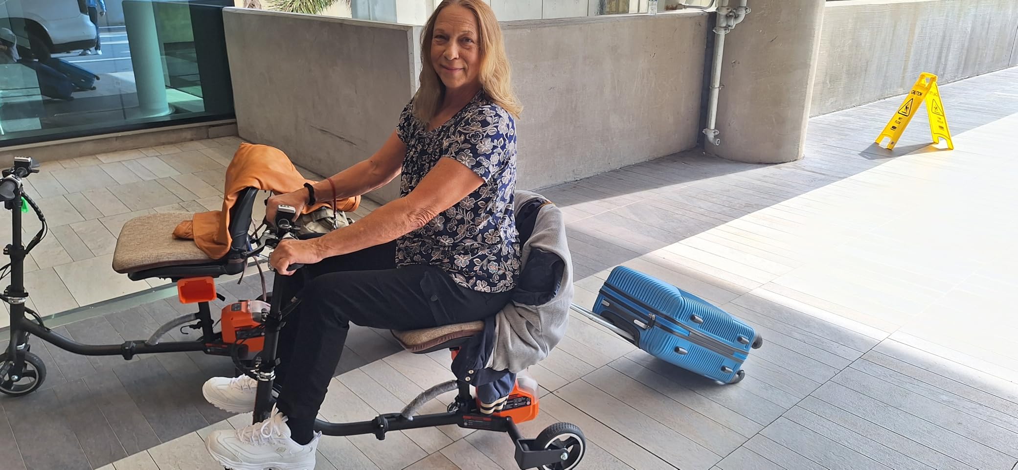 SuperHandy Passport Mobility Scooter for Adults- Foldable, 3 Wheel, Airline Travel Friendly - 13 Mile Range, Includes 2 Removable 44.4V Lithium-ion Batteries & Charger (275 Lbs) | 3-wheel Passport scooter with 13-mile range and two removable 44.4V batteries customer photo 2