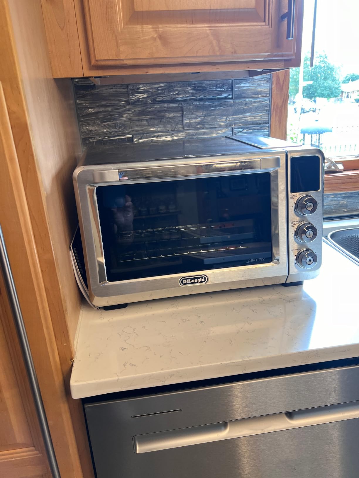 De'Longhi 10-in-1 Digital AirFryer, 24L, True Convection Toaster Oven with Internal Light customer photo 1