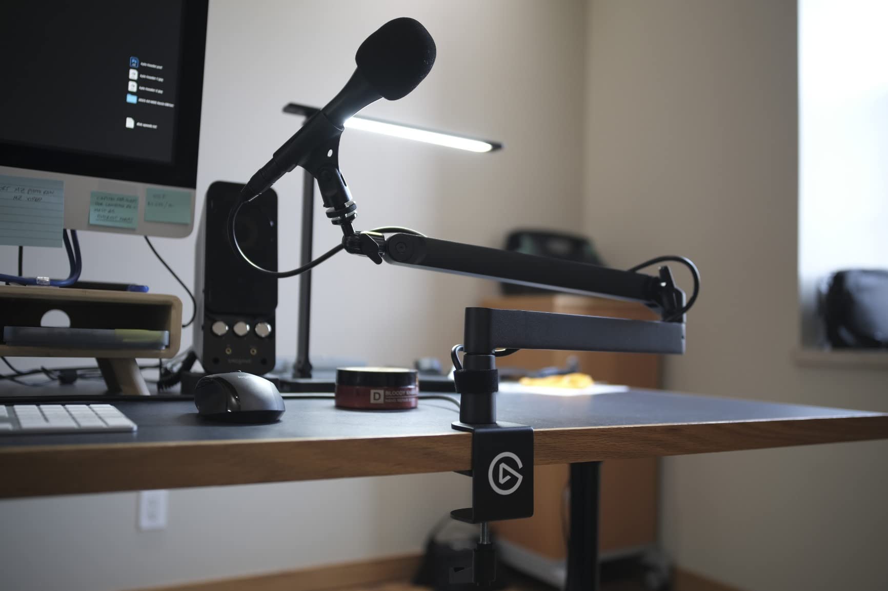 Elgato Wave Mic Arm Low Profile Microphone Boom Arm | 360-degree rotation, Magnetic cable channels, All-metal build customer photo 1