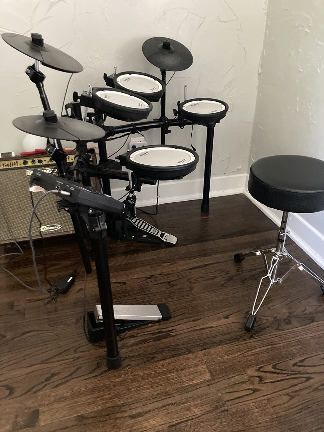 Roland TD-07DMK Electronic V-Drums Kit - Legendary Double-Ply All Mesh Head kit with superior expression and playability - Bluetooth Audio & MIDI - 40 FREE Melodics Lessons customer photo 2