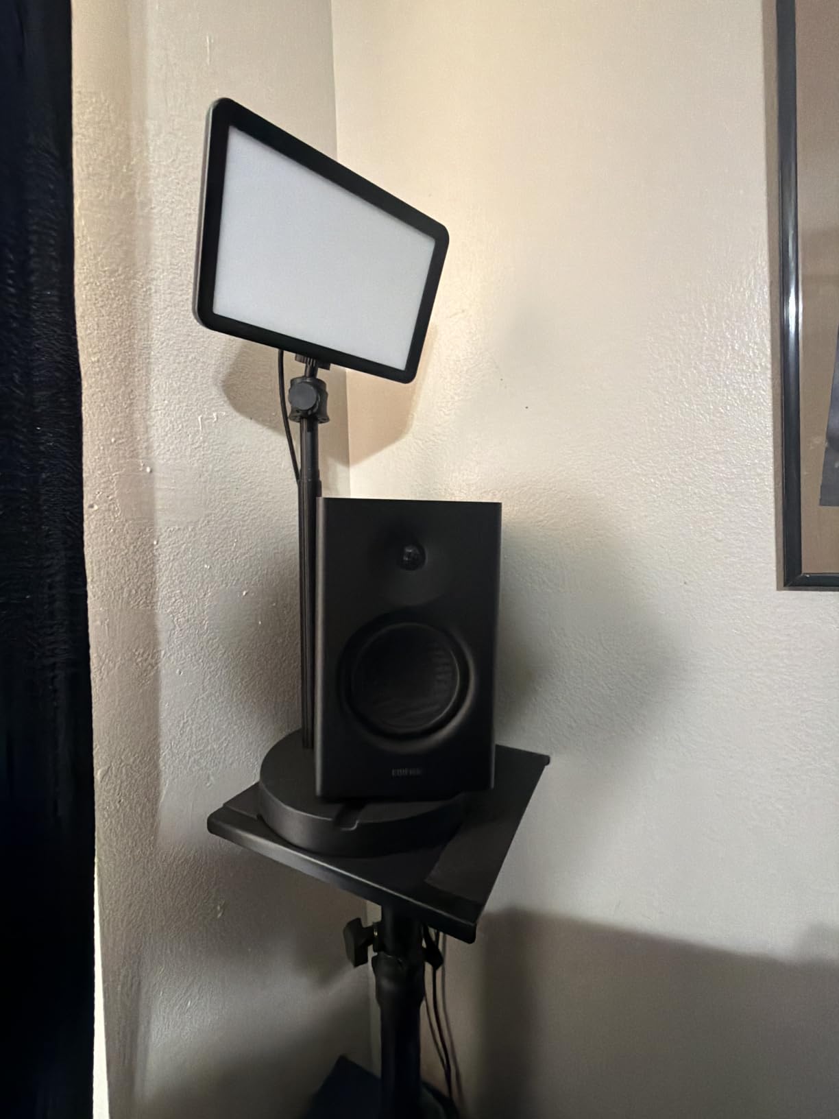 Edifier MR4 Power Studio Monitor Speakers, 4 inch Active Near-Field Speaker customer photo 1