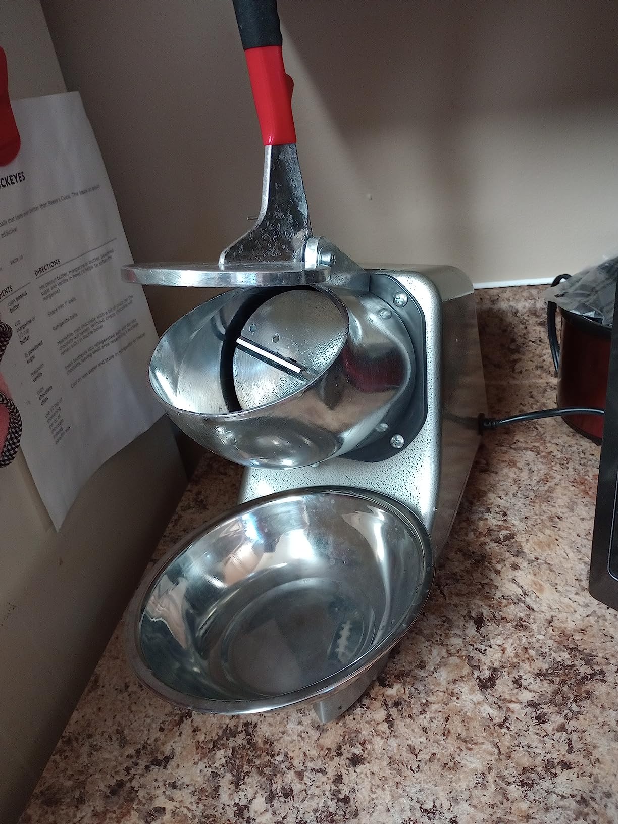 Reespring Snow Cone Machine Shaved Ice Machine Ice Crusher with 4 Blades Kitchen Electric for Shaved Ice and Snow Cone (300W 2000r/min) Comes with a Free Ice Pick, Ice Cube Tray, 6 Syrup Dispensers customer photo 2