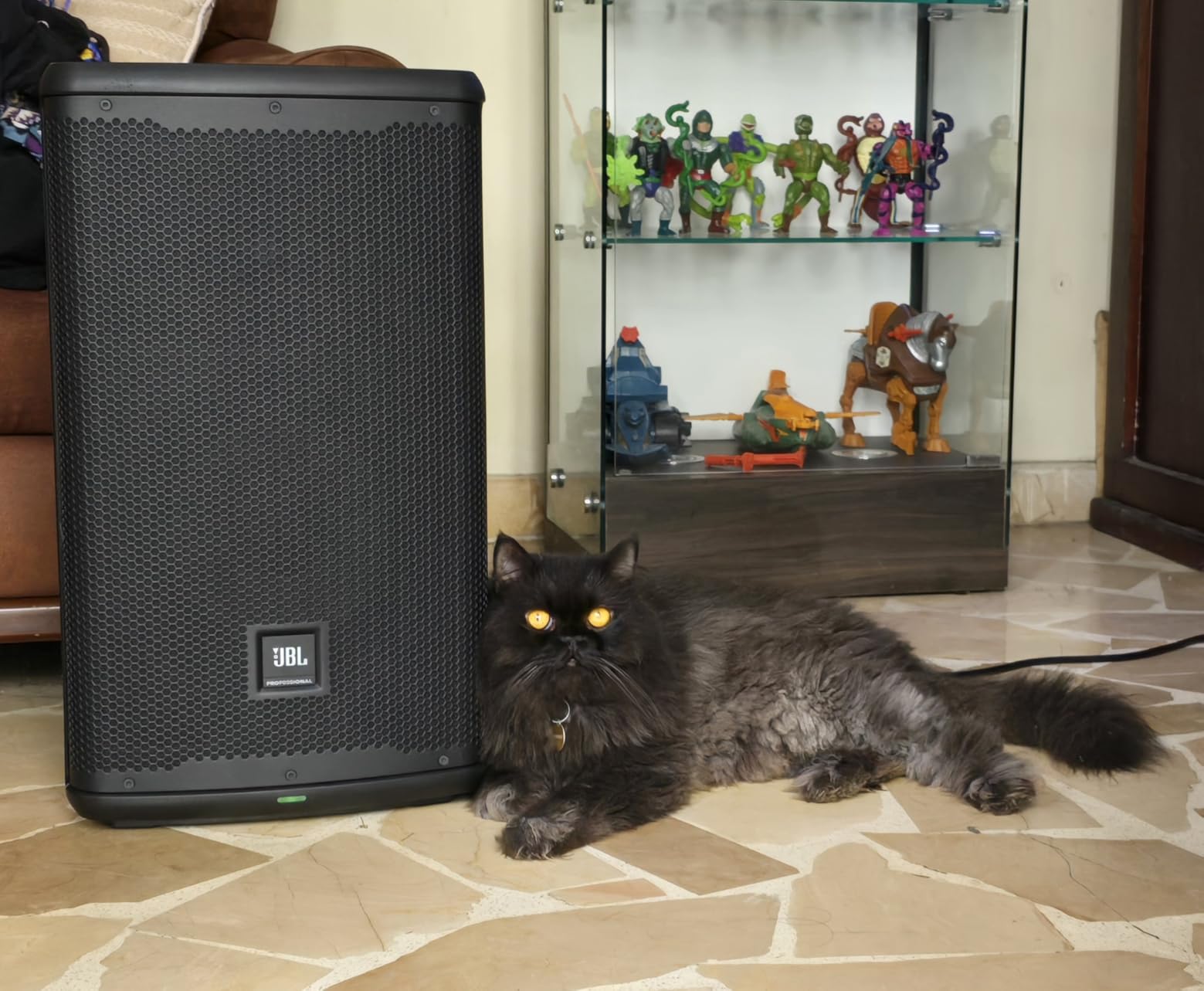 JBL Professional EON712 Powered PA Speaker, Loudspeaker with Bluetooth, 12 inch, 1300 Watt, Corded Electric, Black customer photo 2