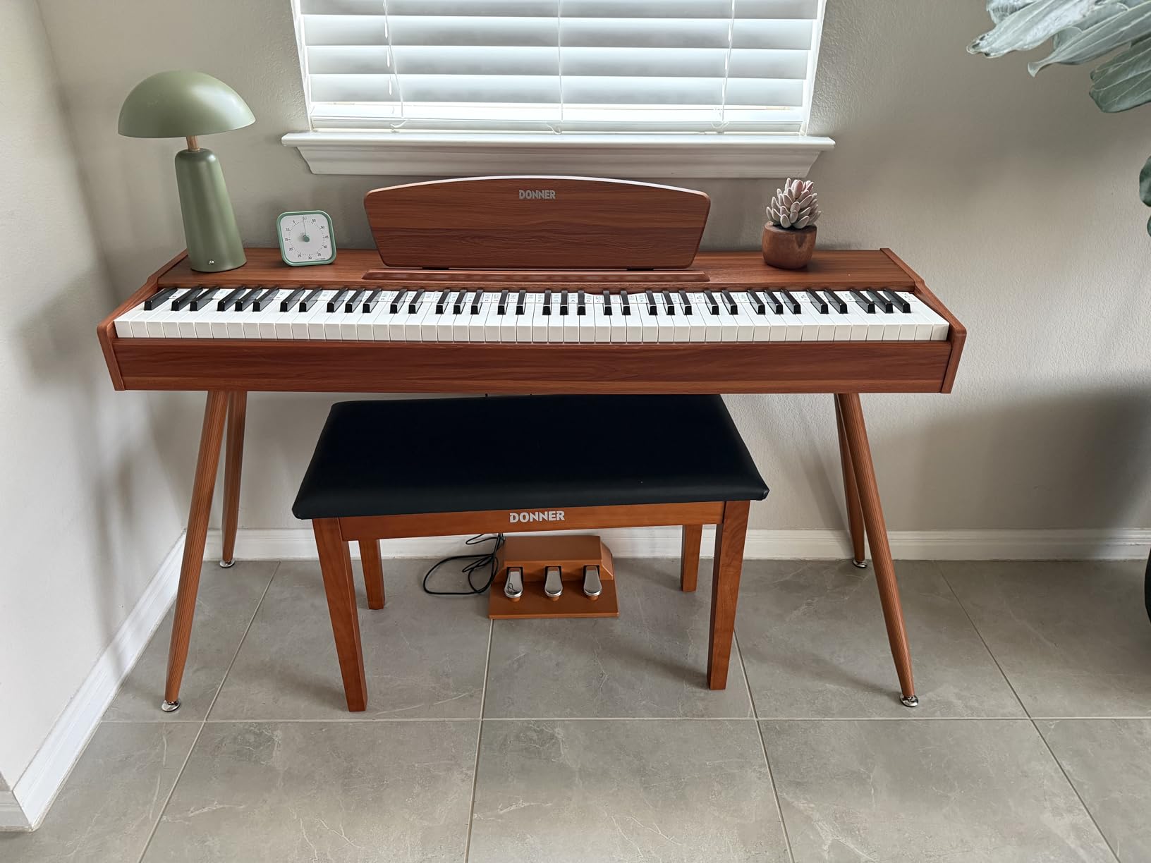 Donner Duet Piano Bench with Storage, Solid Wooden Keyboard Bench Piano Bookcase Stool Chair Seat with High-Density Sponges Padded Cushion, Black customer photo 1