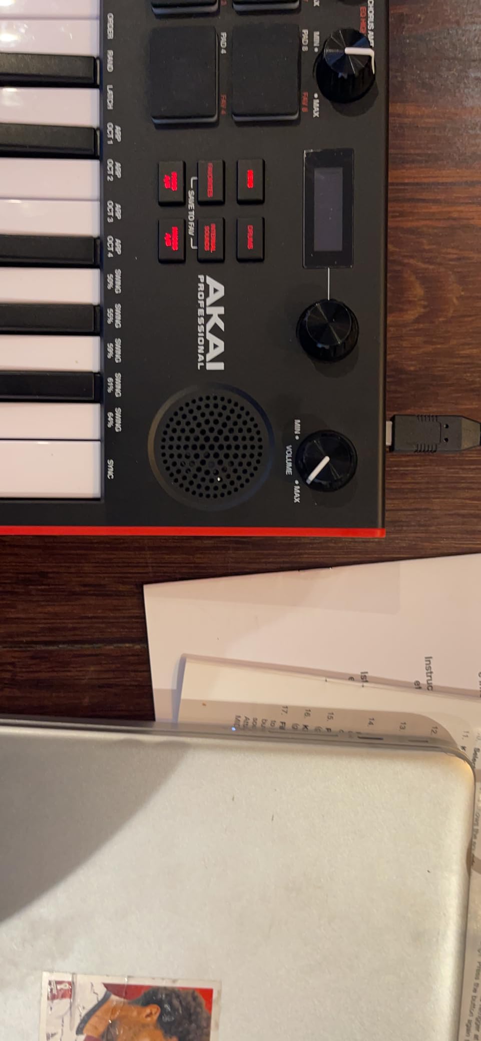 Akai Professional MPK Mini Play MK3 25-Key USB MIDI Keyboard Controller | Velocity-Sensitive Mini Keys, 8 MPC Pads, 8 Knobs, Built-In Sounds, Speaker, Software Suite Included, for Beat Makers customer photo 1