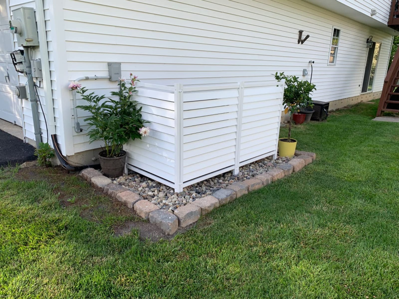 Enclo Waverly Privacy Screen, White Vinyl DIY No Dig Kit | 3.5ftH x 3ftW, White, 2 Panels, Louvered, EC18010 customer photo 1