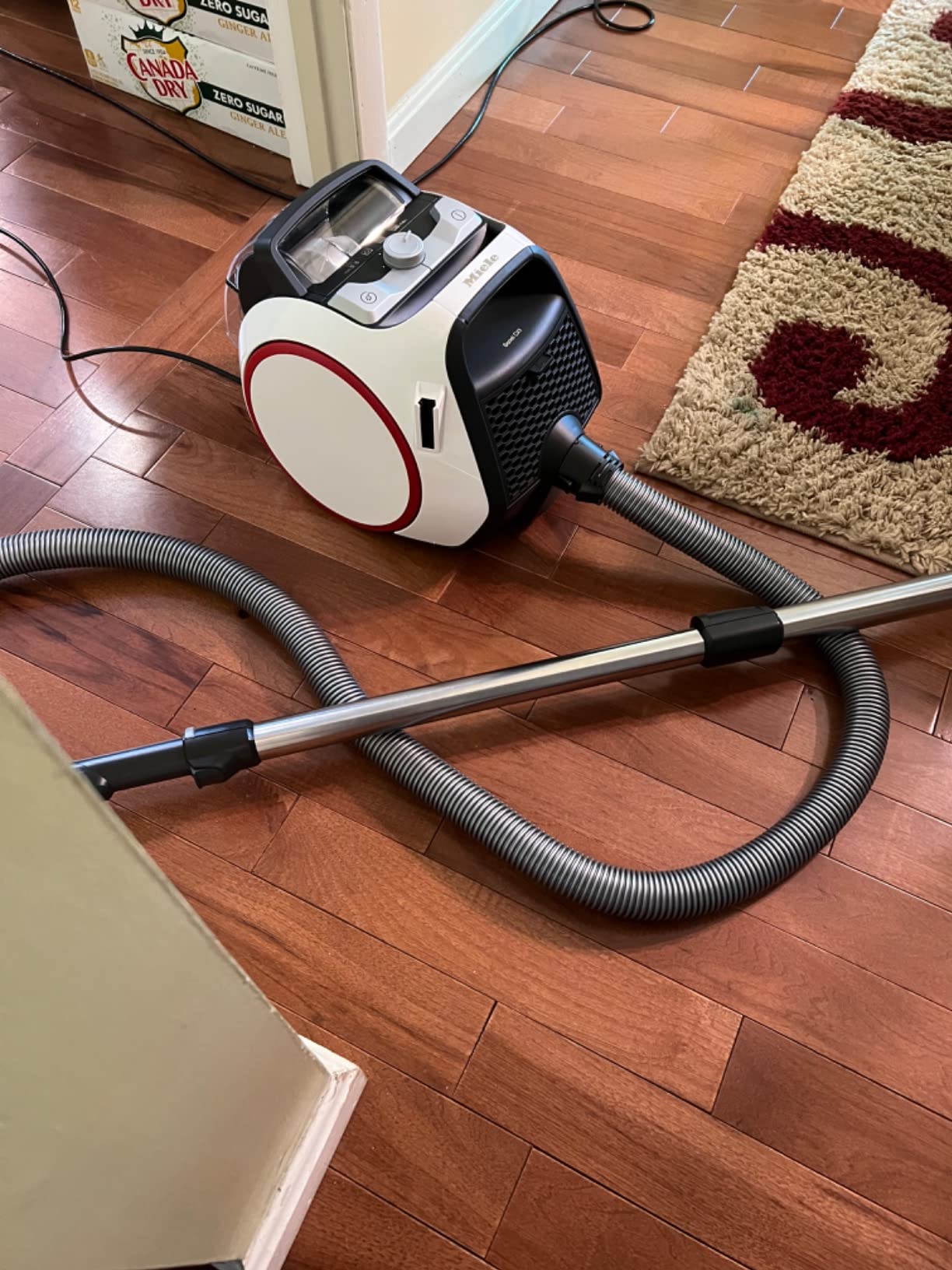 Miele Boost CX1 PowerLine SNRF0 Bagless Canister Vacuum Cleaner in Lotus White, Compact customer photo 2