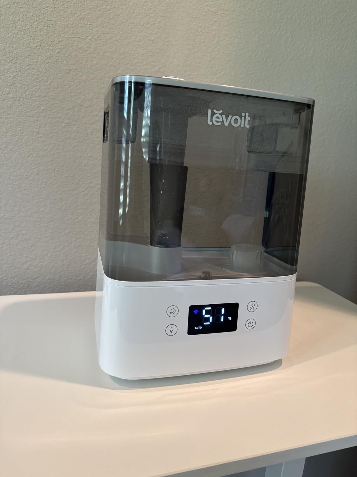 Levoit Classic300 Ultrasonic Top Fill Humidifier, Extra Large 6L Tank, 60H, Super Quiet, Easy to Use and Clean, 360° Rotation Nozzle, Simple Knob Control, Handle, Auto Shut Off, Gray customer photo 1