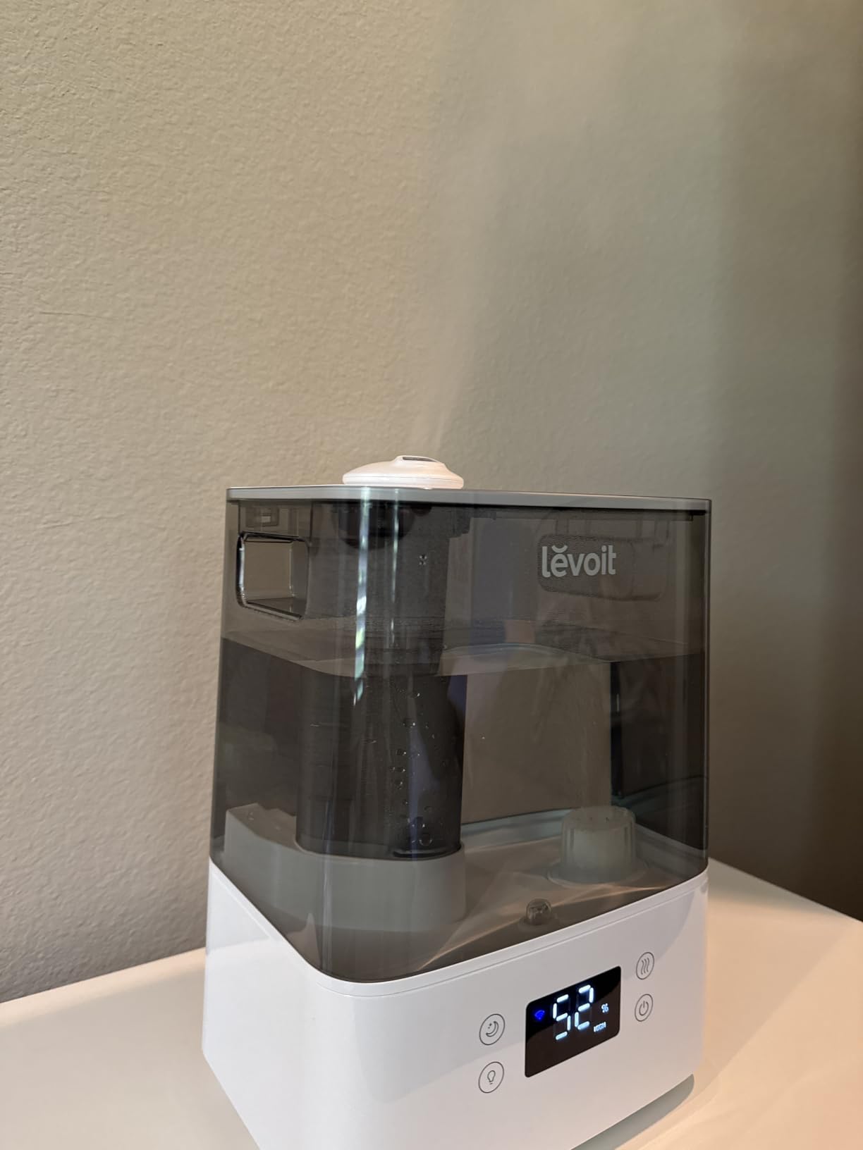 Levoit Classic300 Ultrasonic Top Fill Humidifier, Extra Large 6L Tank, 60H, Super Quiet, Easy to Use and Clean, 360° Rotation Nozzle, Simple Knob Control, Handle, Auto Shut Off, Gray customer photo 2