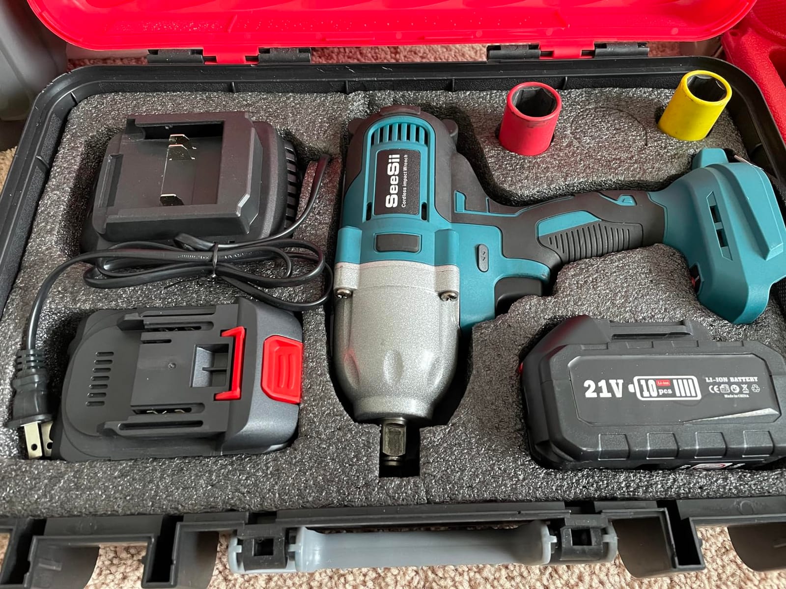 Seesii Impact Wrench 665 FT-LBS(900N.m) 3300IPM 1/2 Impact Gun High Torque Electric Impact Driver Cordless Impact Wrench with 21V 2x4.0Ah Battery 6 Sockets&Case for Home Car Tire Lug Nut Removal Tool customer photo 1
