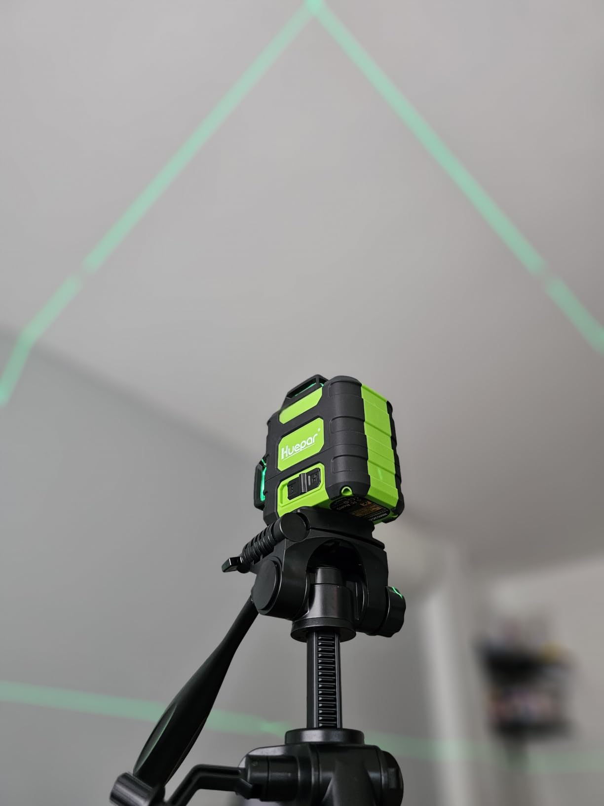 Huepar Laser Level 360 Self Leveling, Rechargeable Green Laser 3x360° Cross Line Lazer Leveler 3D Level Laser Tool for Construction and Picture Hanging, Strong Magnetic Bracket & Hard Carry Case - HM03CG customer photo 2