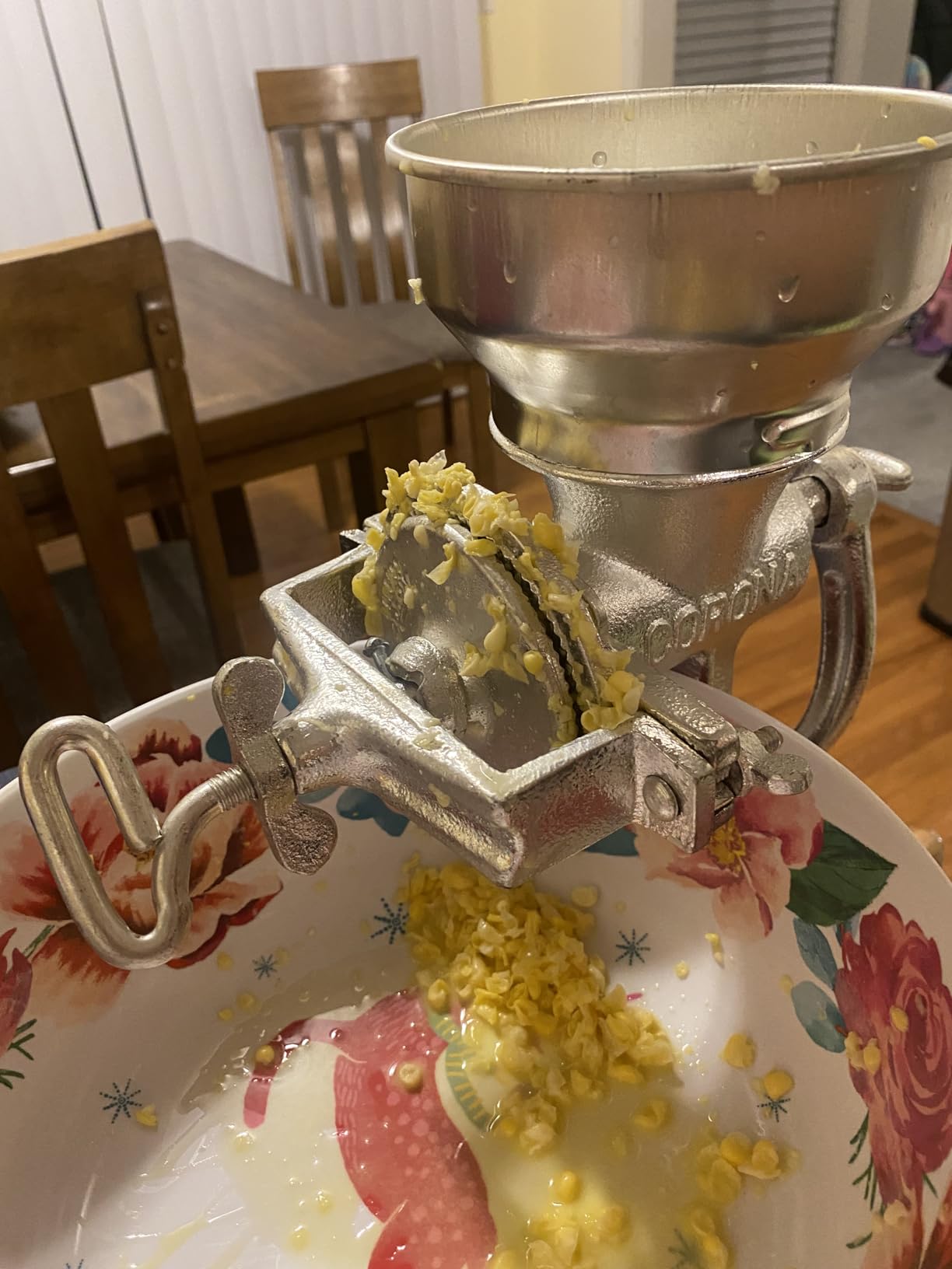 Corona Manual Grain Mill, Cast Iron Corn Grinder with Hand Crank for Corn, Wheat, Rice, Coffee & Spices, Adjustable Flour Mill for Home Kitchen Use customer photo 2