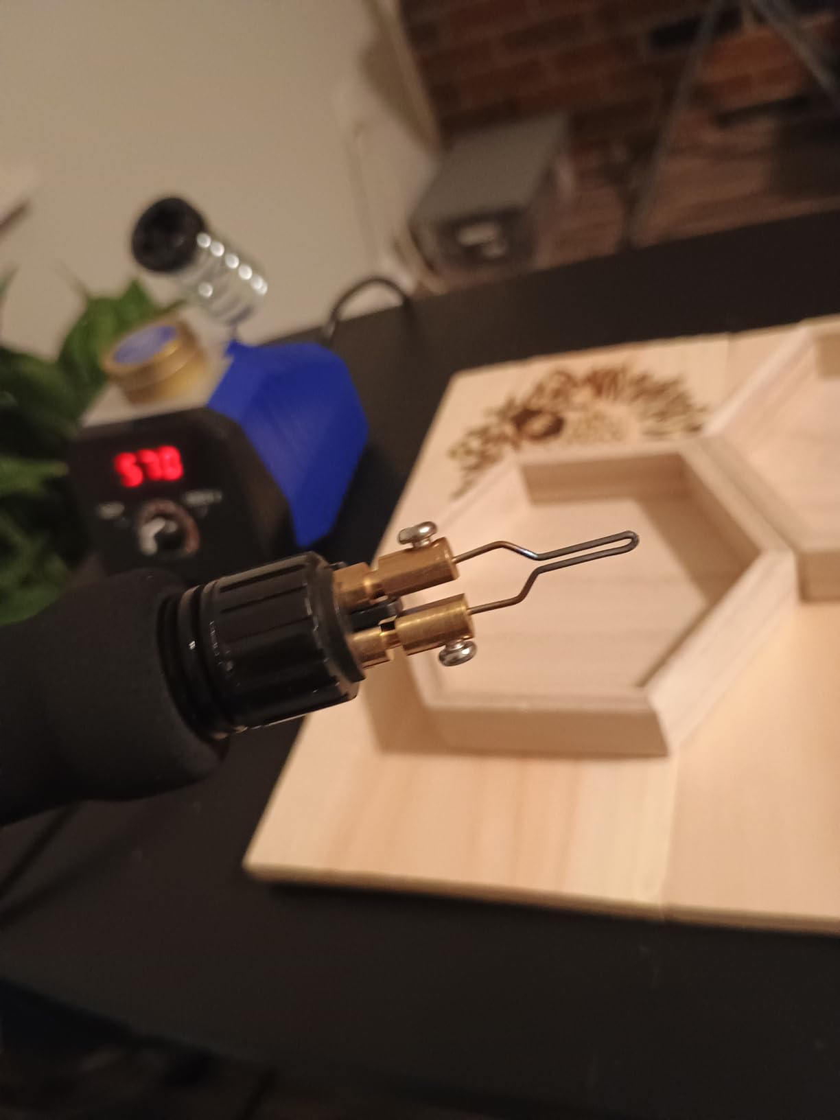 WEP 939D-V Wood Burning Kit 250-750℃/482-1382℉Adjustable Wood Burning Tool with Detachable Pen, 20 Wood burner Tips, WoodBurning Pen Holder Suitable for Pyrography, Leather Burning Kit customer photo 2