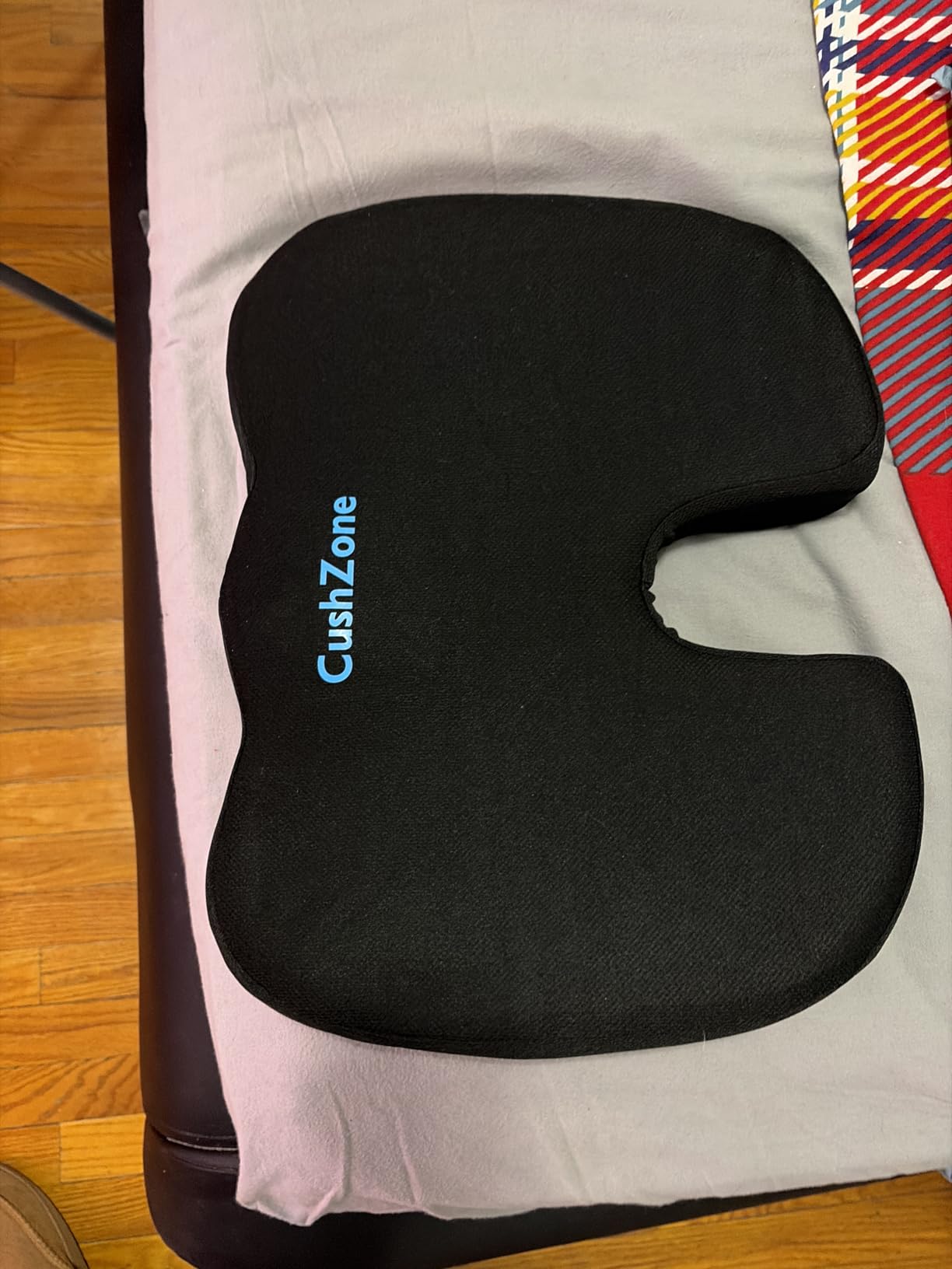 Gel Seat Cushion, Enhanced Memory Foam Cushion for Tailbone Pain, Black customer photo 1