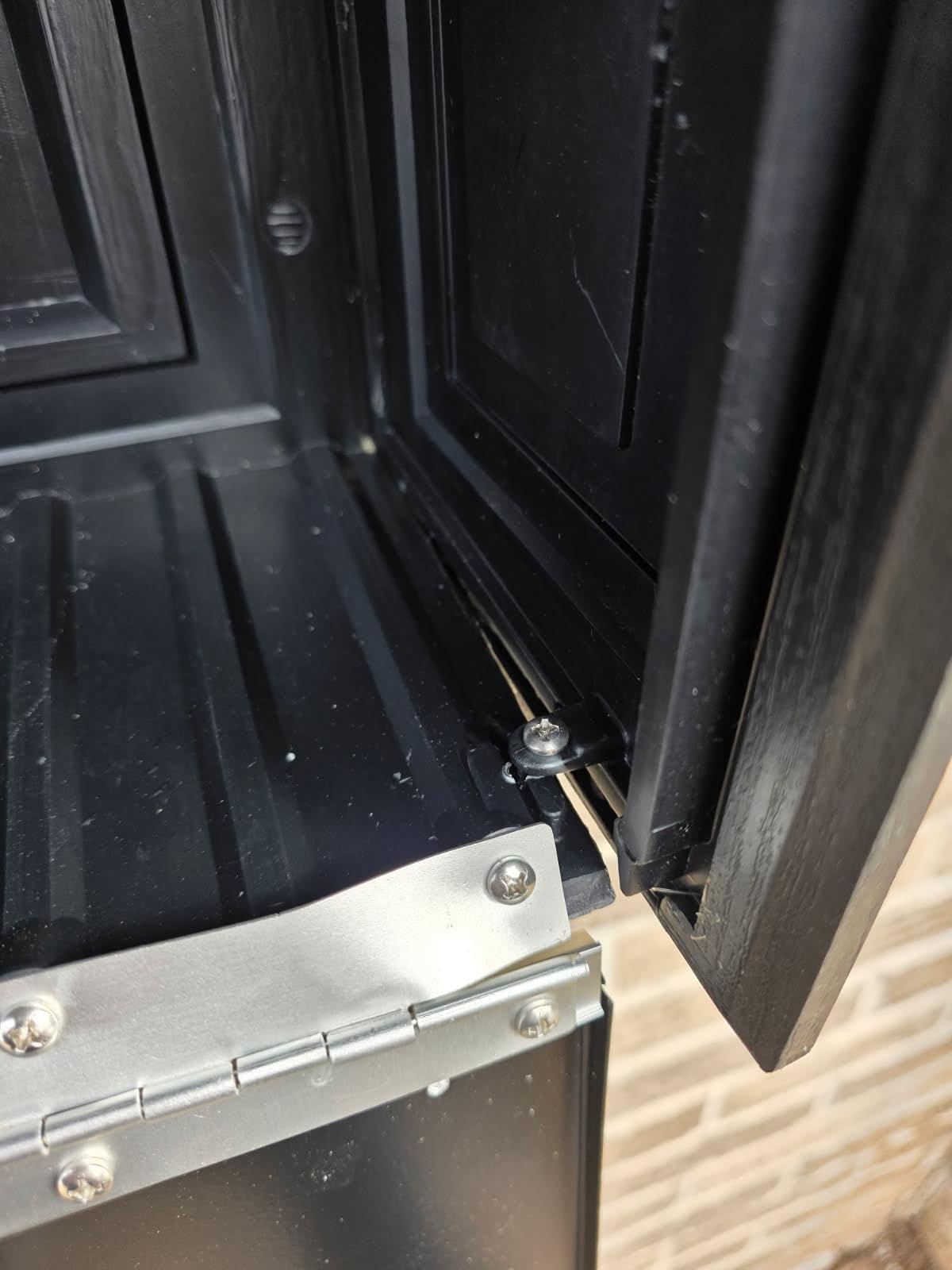 Architectural Mailboxes Mailsafe Locking Wall Mount Mailbox, Black, Medium | Aluminum build with steel cam lock and key drop box and a rust-resistant powder-coat finish. customer photo 1