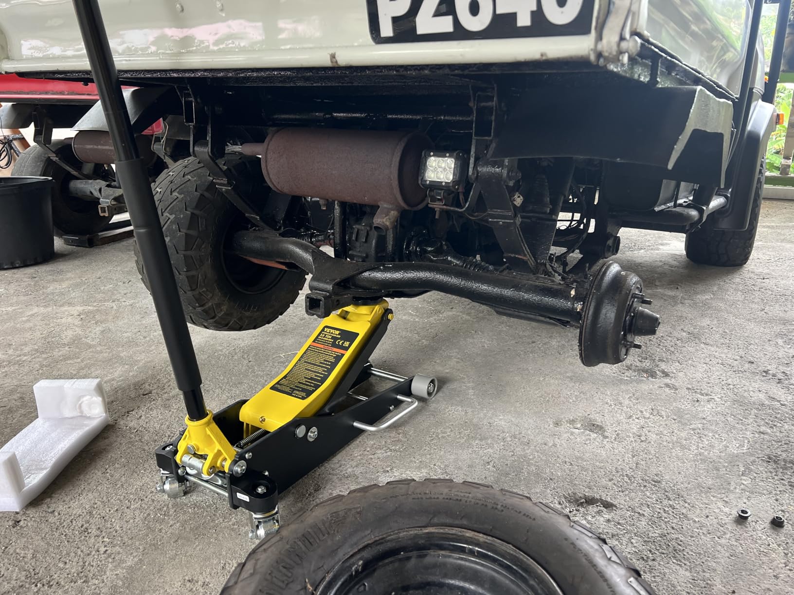 VEVOR 3 Ton Low Profile Aluminum & Steel Racing Floor Jack with Dual Pistons Quick Lift Pump, Lifting Range 3-6/11