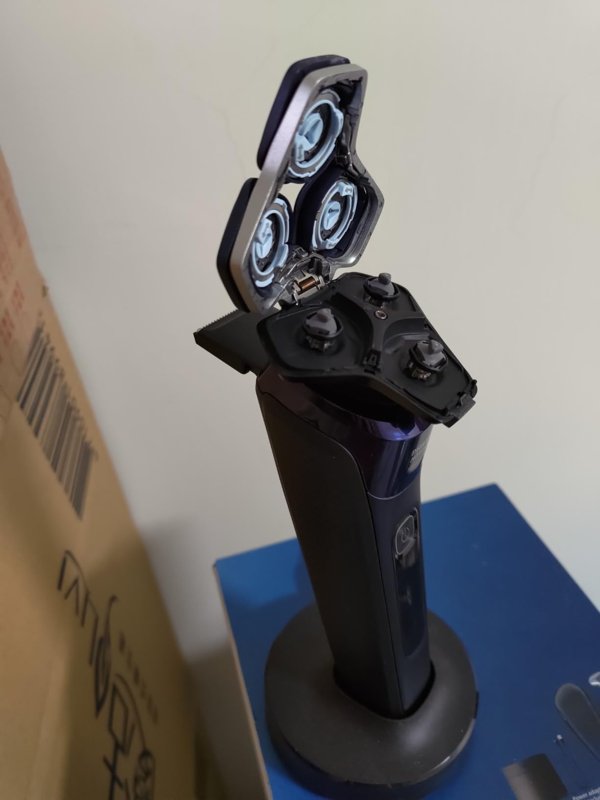 Philips Norelco 7800 Electric Shaver, Black | 45 SteelPrecision Blades, SenseIQ Technology, Nano SkinGlide coating, 360° Flexible Heads, Charging Stand, S7885/85 customer photo 1