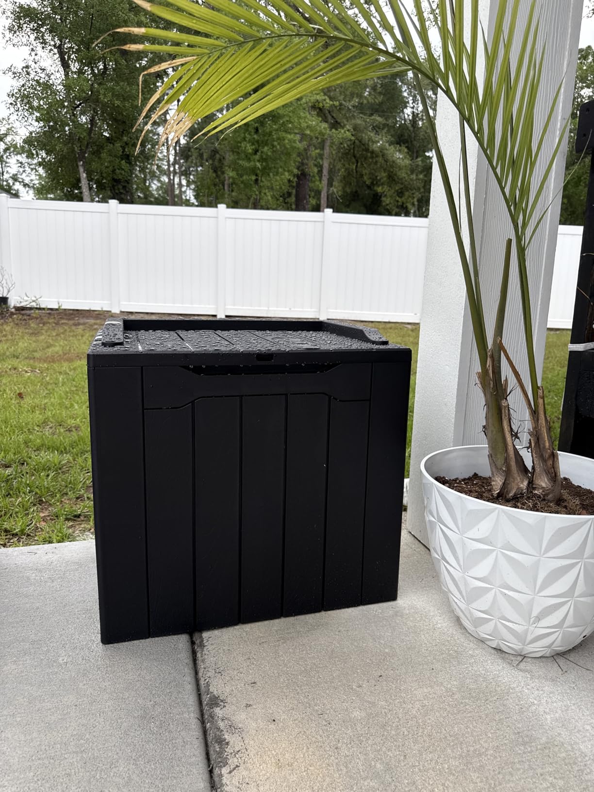 Devoko 30 Gallon Resin Deck Box Waterproof Outdoor Storage Box for Patio Furniture Pool Accessories Indoor Storage for Cushion Garden Tools (30 Gallon, Black) customer photo 1