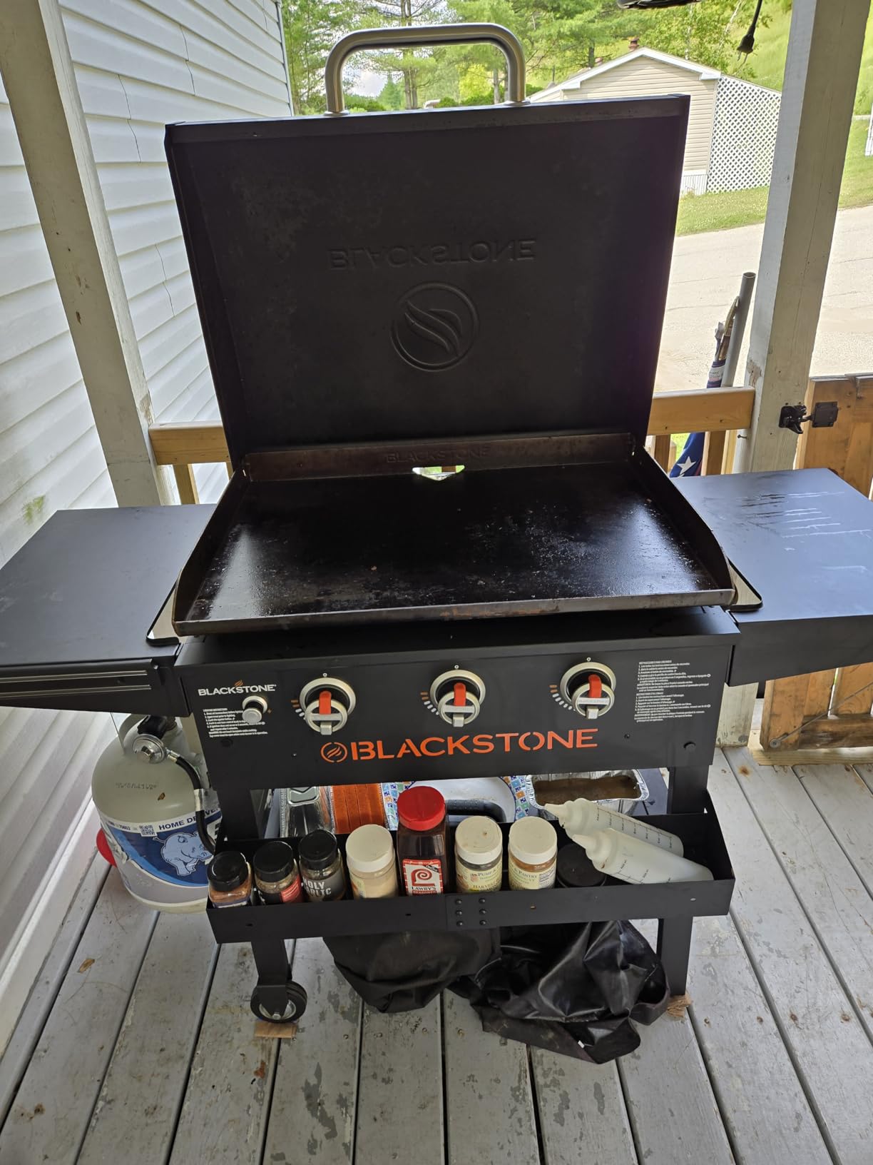 28 Inch Blackstone Griddle 2080 Original 3-Burner XL Griddle with Hood and Side Shelves Outdoor Flat Top Grill customer photo 1