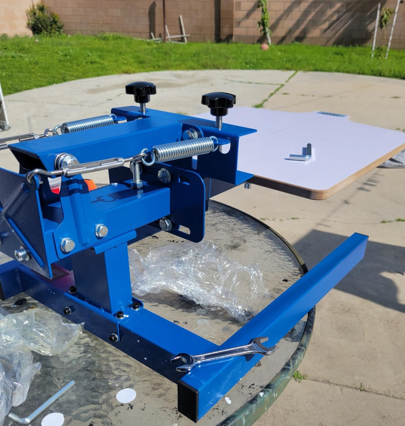 VEVOR Screen Printing Machine 1 Color 1 Station Silk Screen Printing Press | For T-Shirt DIY Printing, 21.2 x 17.7 in/54 x 45 cm Screen Printer Press, Double-Layer Positioning Pallet, Adjustable Tension customer photo 2
