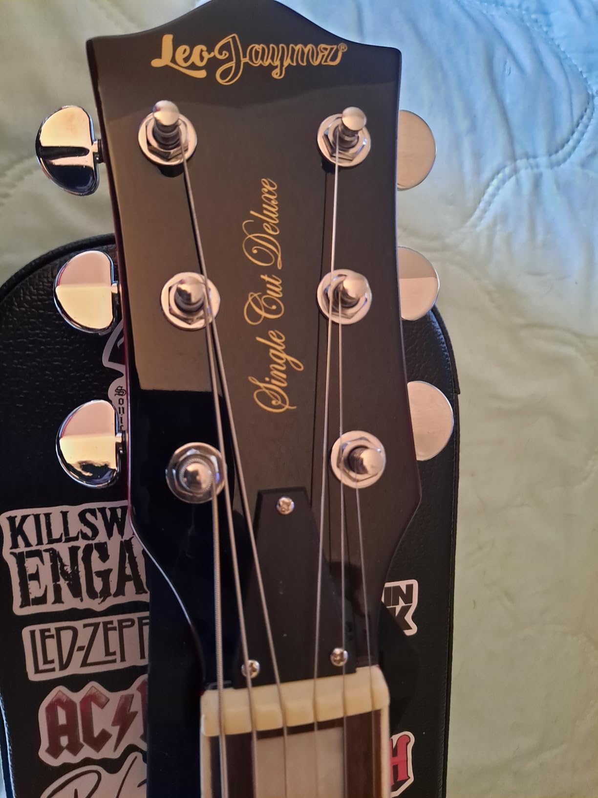 Leo Jaymz SC Series Electric Guitar - Mahogany Body, Laurel Fingerboard, Dual Humbuckers, Tune-O-Matic Bridge, C Neck, 18:1 Tuners (Cherry Sunburst) customer photo 1