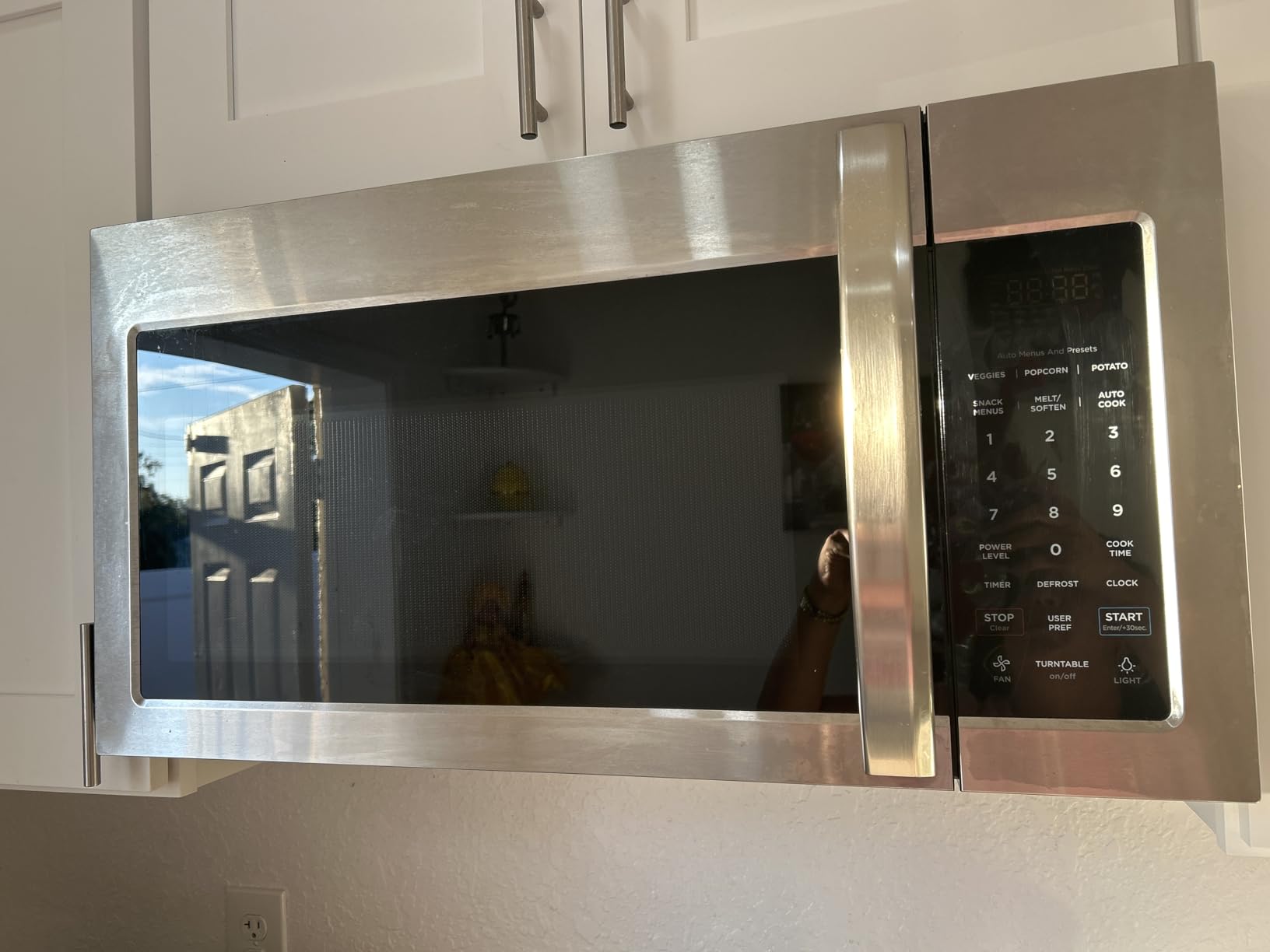 Midea Over the Range Microwave Oven, 1.7 Cu.Ft, 1000W, Stainless Steel customer photo 2