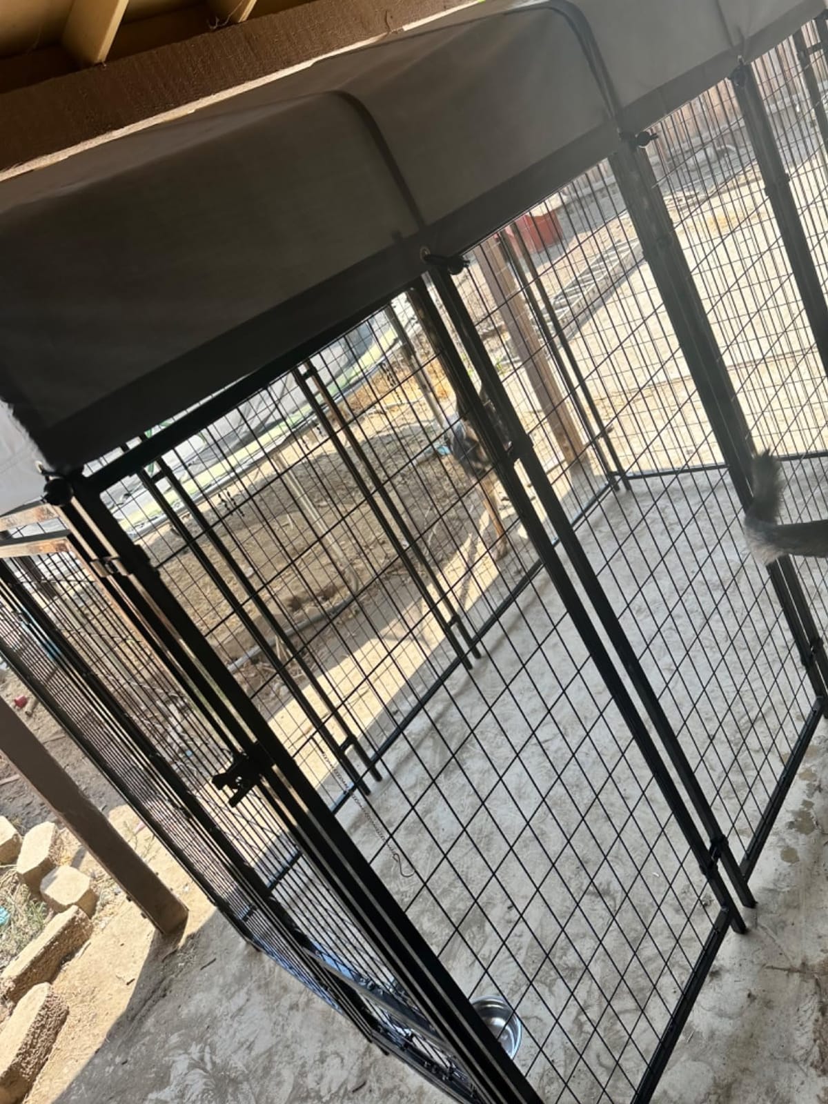 LEMBERI 8x4x6FT Outdoor Dog Kennel for Large Dogs, Heavy Duty | Escape-proof galvanized steel dog run with double-latch gate, reflective silver waterproof roof, 2 stainless steel bowls customer photo 1