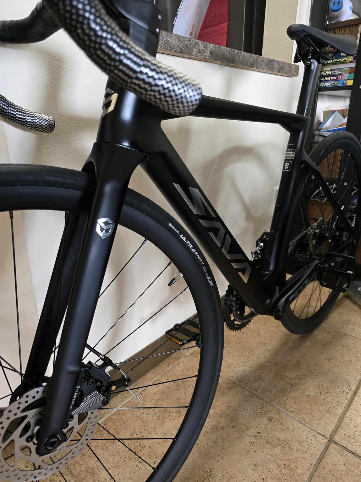SAVADECK Carbon Disc Road Bike, Integrated Design Racing Bicycle Carbon Frame Carbon Fork with Shimano SORA R3000 Derailleur System 18 Speed Disc Brake Road Bike for Men or Women customer photo 1