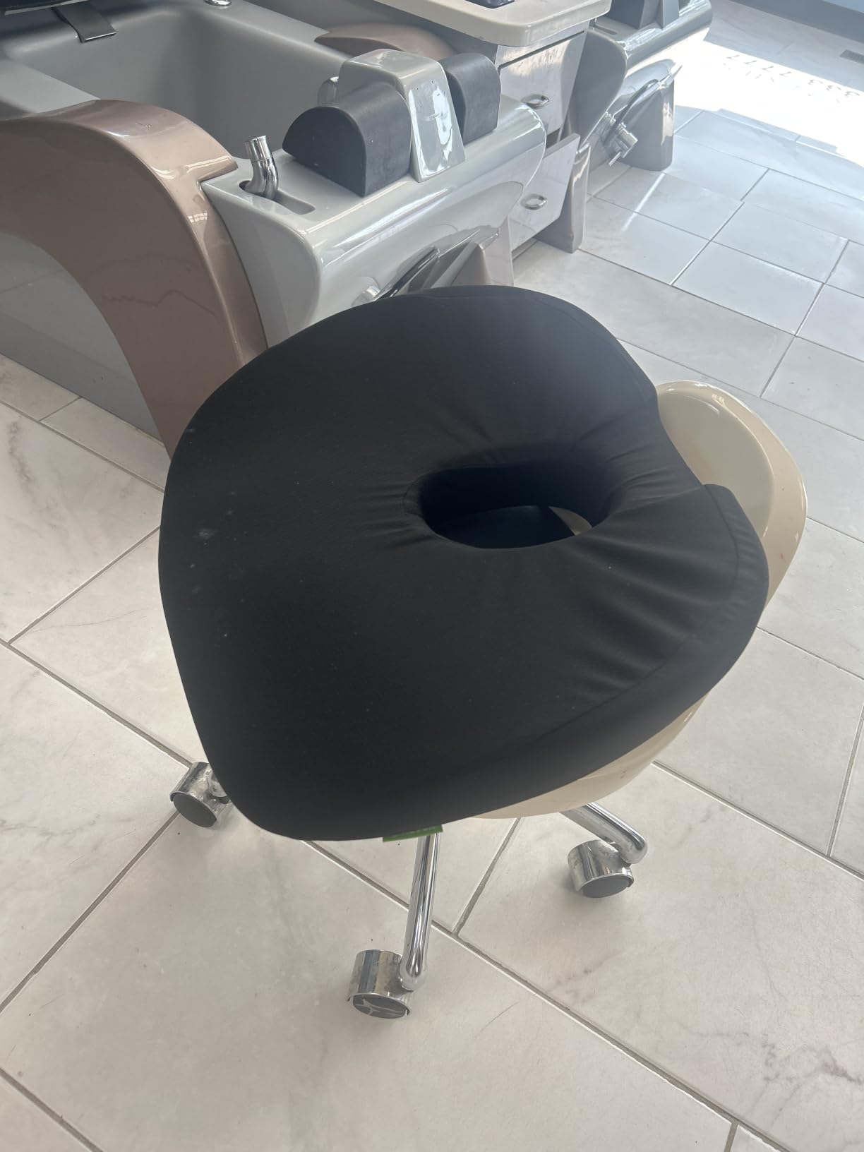 AUVON Innovative Donut Pillow Hemorrhoids Scientific Center Hole and Tailbone Cutout, Orthopedic Pain Relief Donut Seat Cushion for Coccyx, Sciatica, Postpartum Pregnancy, After Surgery Sitting Relief customer photo 2