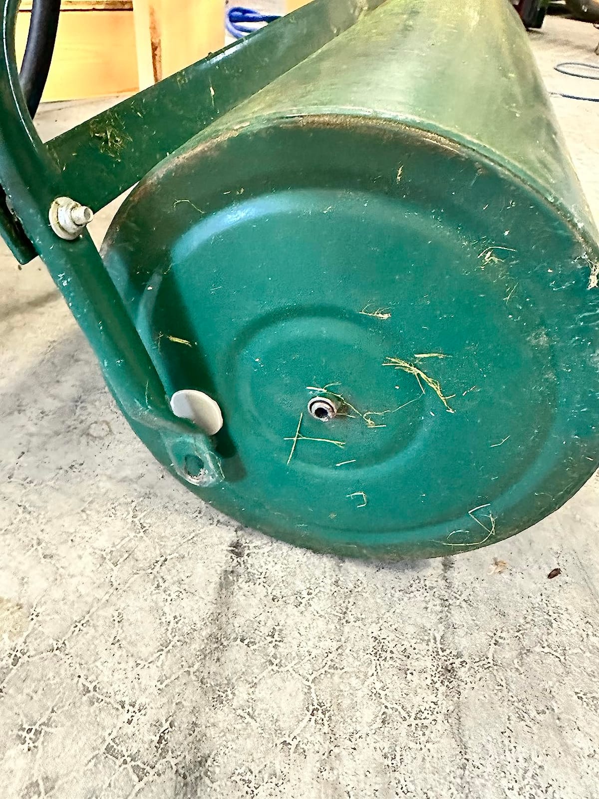Goplus Lawn Roller, Push/Tow Behind Lawn Roller, 30 Gallon/113L Water Sand Filled Sod Roller Drum Roller with Detachable Gripping Handle, Yard Roller Pull Behind a Tractor for Garden Yard Park Farm customer photo 2