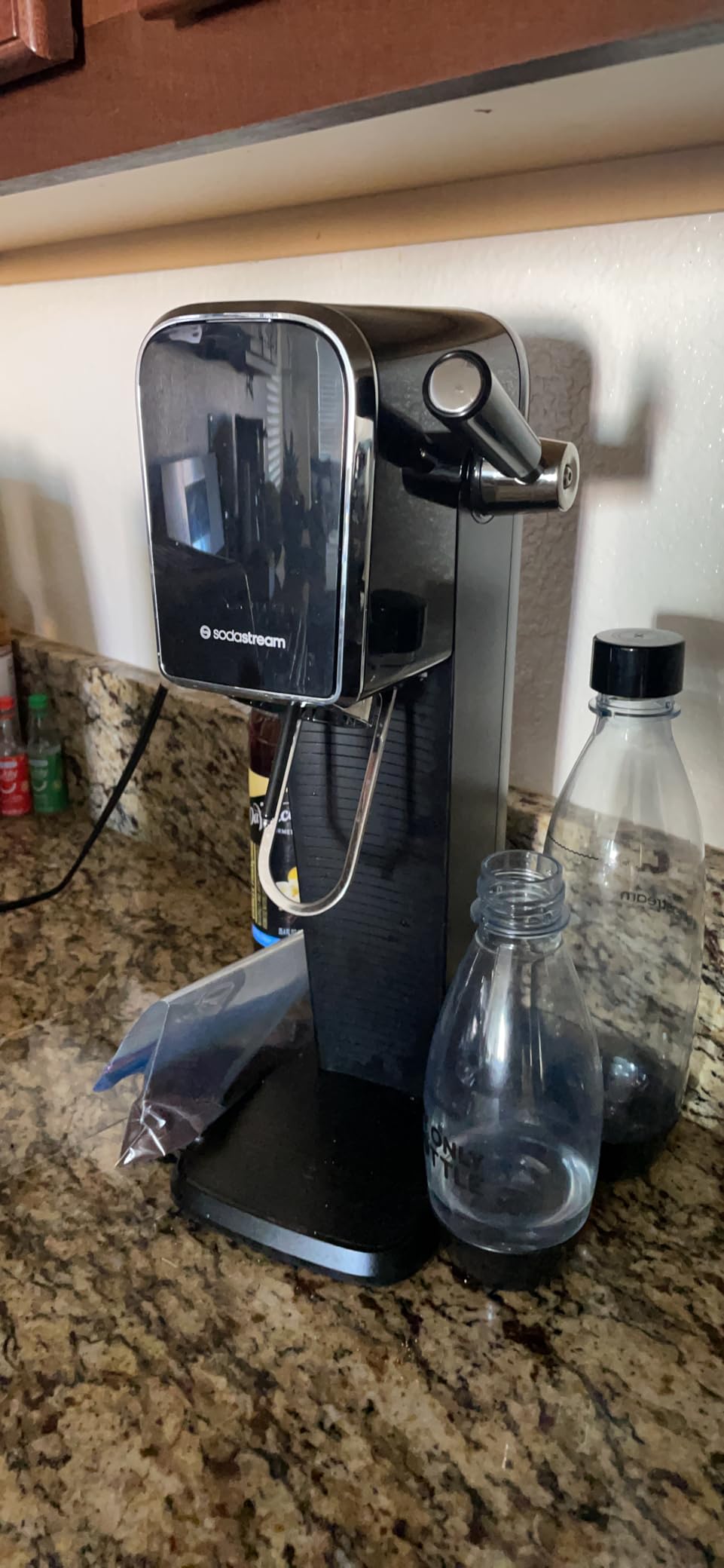SodaStream ART Sparkling Water Maker | STARTER KIT | CQC CO2 system | Includes 1x CO2 Cylinder, 1x32 & 1x16 Fl Oz Dishwasher Safe Bottles | Combine with Pepsi Flavors | Black customer photo 1