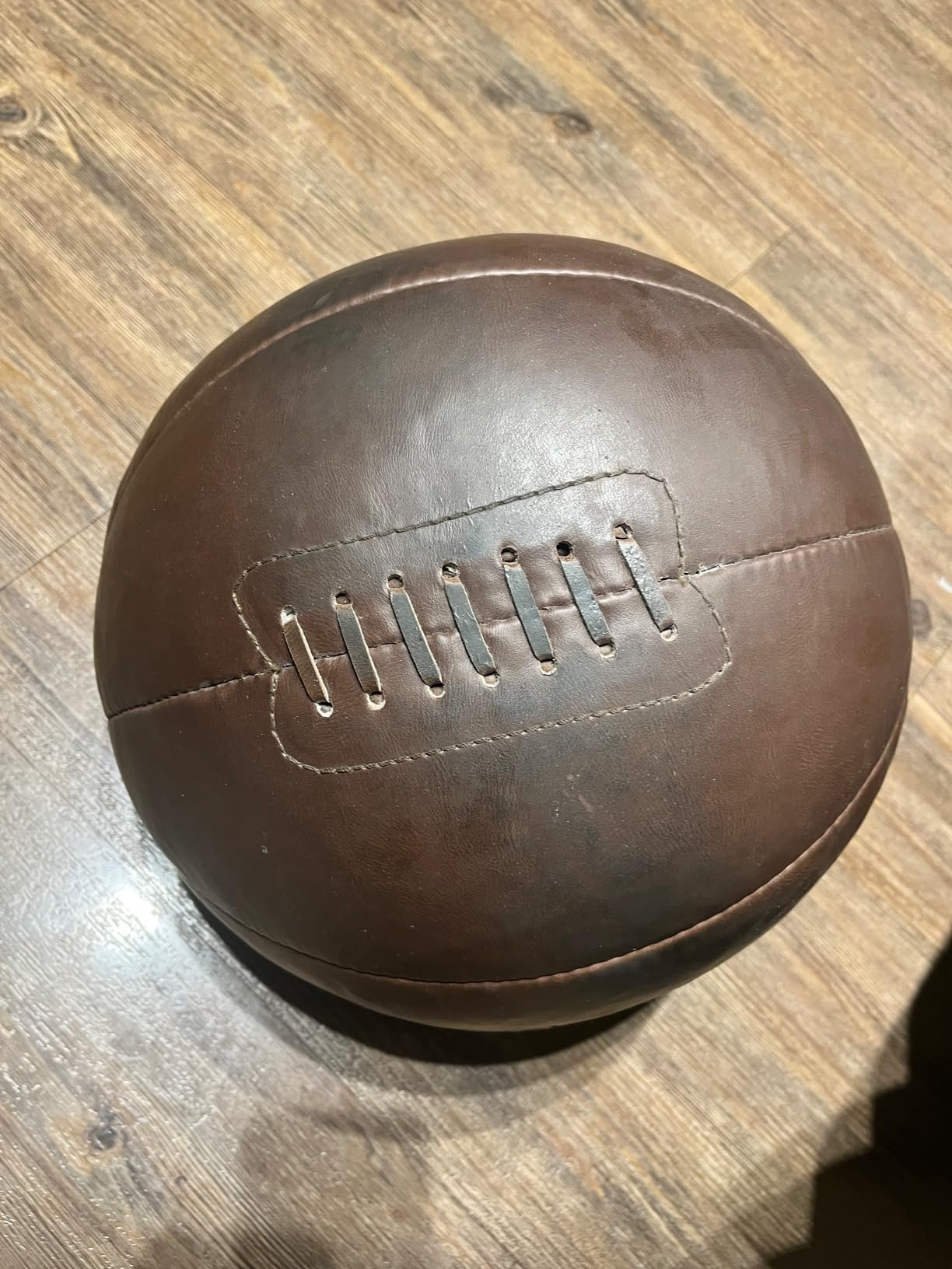 Core Weighted Medicine Ball 4, 6, 8, 10, 12, 14, 16, 20, 25, 30 lbs, Soft Touch Vegan Leather with Sturdy Grip for Strength Training, Recovery, Balance Exercises and Other Full-Body Workouts customer photo 1