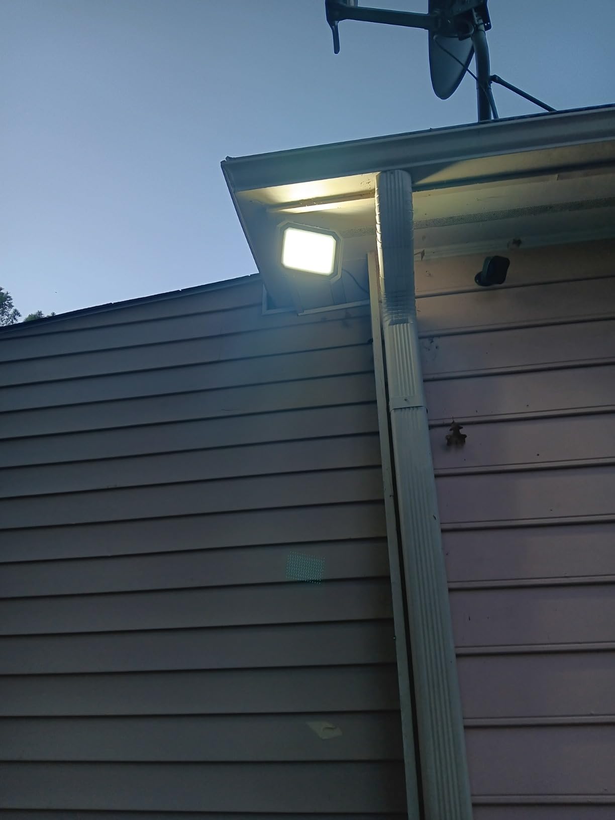 Leddictive 2 Pack LED Flood Lights Outdoor, 100W 10000LM Outside Work Light | Super Bright FloodLight with 5.9FT Plug, IP65 Waterproof, 6000K Outdoor, LED Flood Light for Garage, Yard, Lawn, Garden customer photo 2