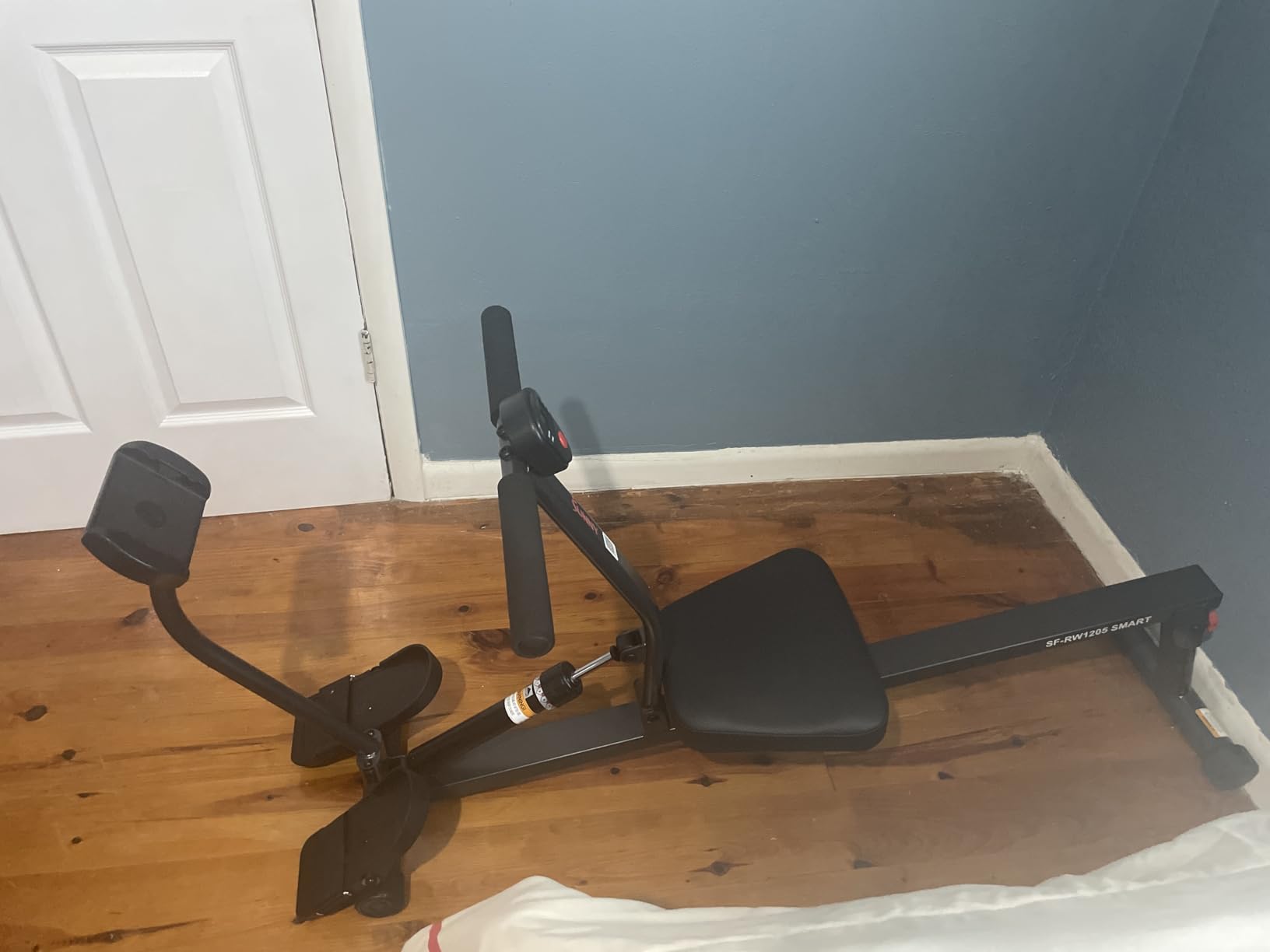 Sunny Health & Fitness Compact Hydraulic Rower with 12-Level Resistance | Full-Body Cardio, Joint-Friendly, Lightweight & Portable, Quiet & Smooth Row, Easy-Assembly, Free SunnyFit App customer photo 1