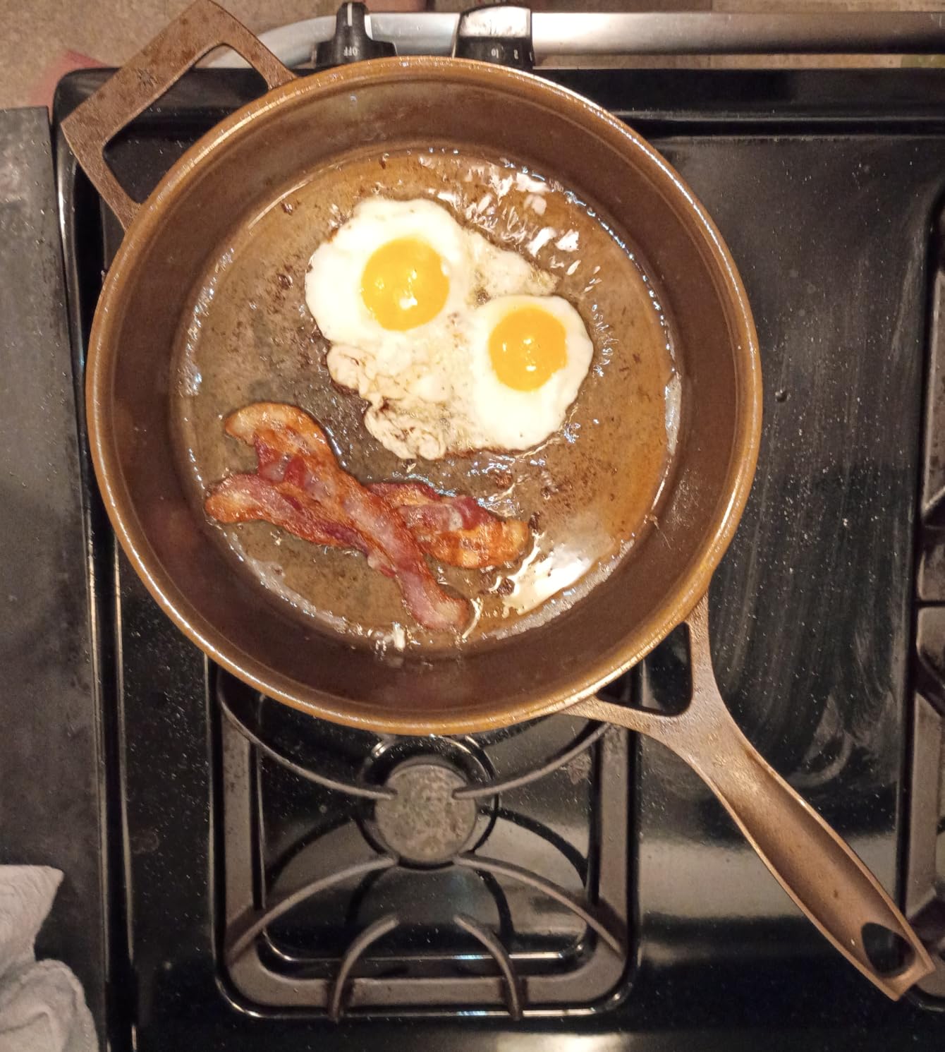 Stargazer 12-Inch Cast Iron Skillet | Made in USA, Seasoned, Premium Frying Pan for Grilling, Searing, Baking & More - Durable Cast Iron with Smooth Cooking Surface customer photo 2