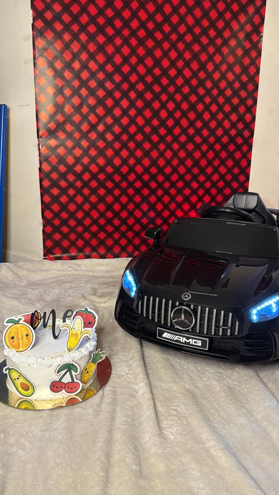 Winado 12V Licensed Mercedes Benz AMG GTR Kids Ride on Electric Car, Black customer photo 2