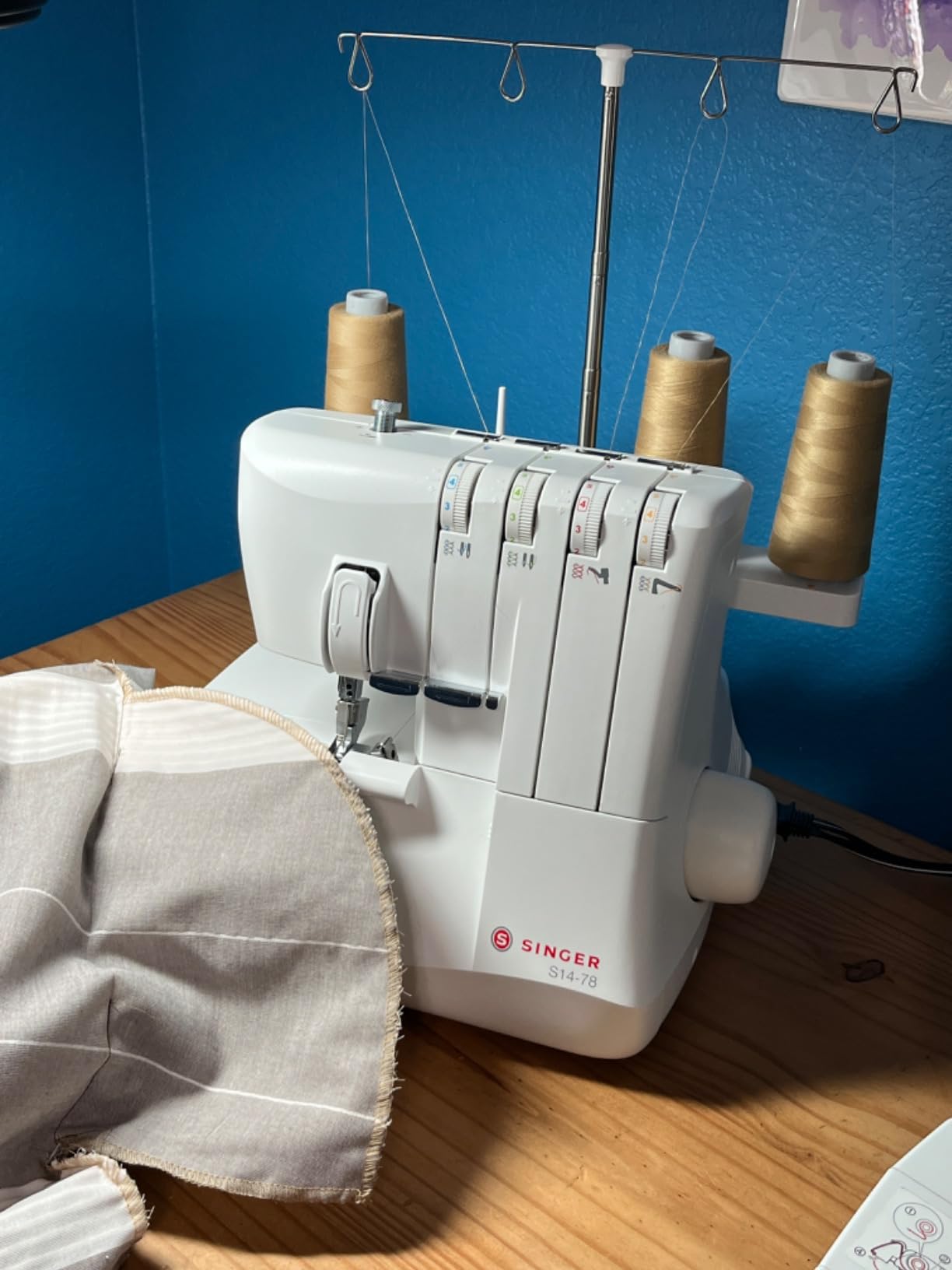 SINGER S14-78 Serger with Accessory Kit | Overlock Machine with 2-3-4 Stitch Capability, 1200 Stitches/Minute, Differential Feed, LED Light & Free Arm, White | Accessory kit, Overlock Machine with 2-3-4 Stitch Capability, 1200 Stitches/Minute, Differential Feed, LED Light & Free Arm customer photo 2