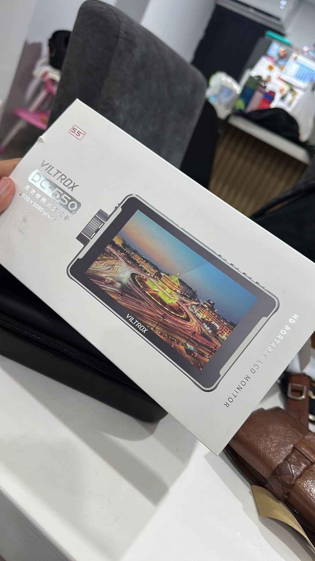 VILTROX DC-550 Touch Screen DSLR Camera Field Monitor 1200 Nits High-Bright 5.5 inch DSLR Camera Monitor with Sunshade Hood/Battery 3D LUT HDR 4K HDMI in and Out Exposure Focus Assist Waveform Monitor customer photo 1
