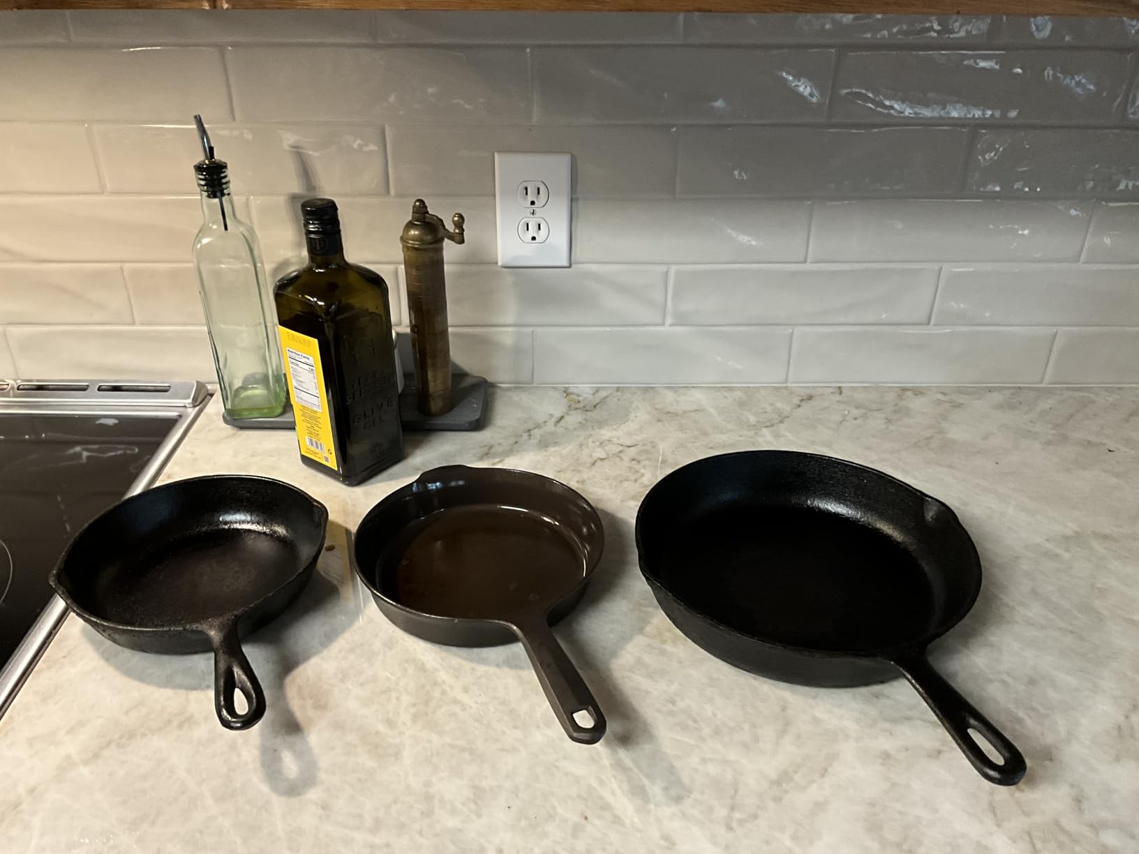 Field Company No.10 Large Cast Iron Skillet - 11.6-Inch Pre-Seasoned Pan, Lighter & Smooth, Made in USA customer photo 2
