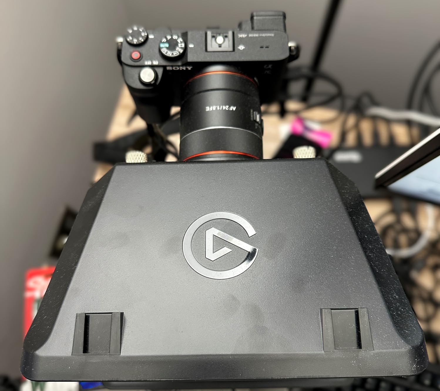Elgato Prompter, Teleprompter with Built-in Screen, 1080p Full HD Effective Video Resolution customer photo 1