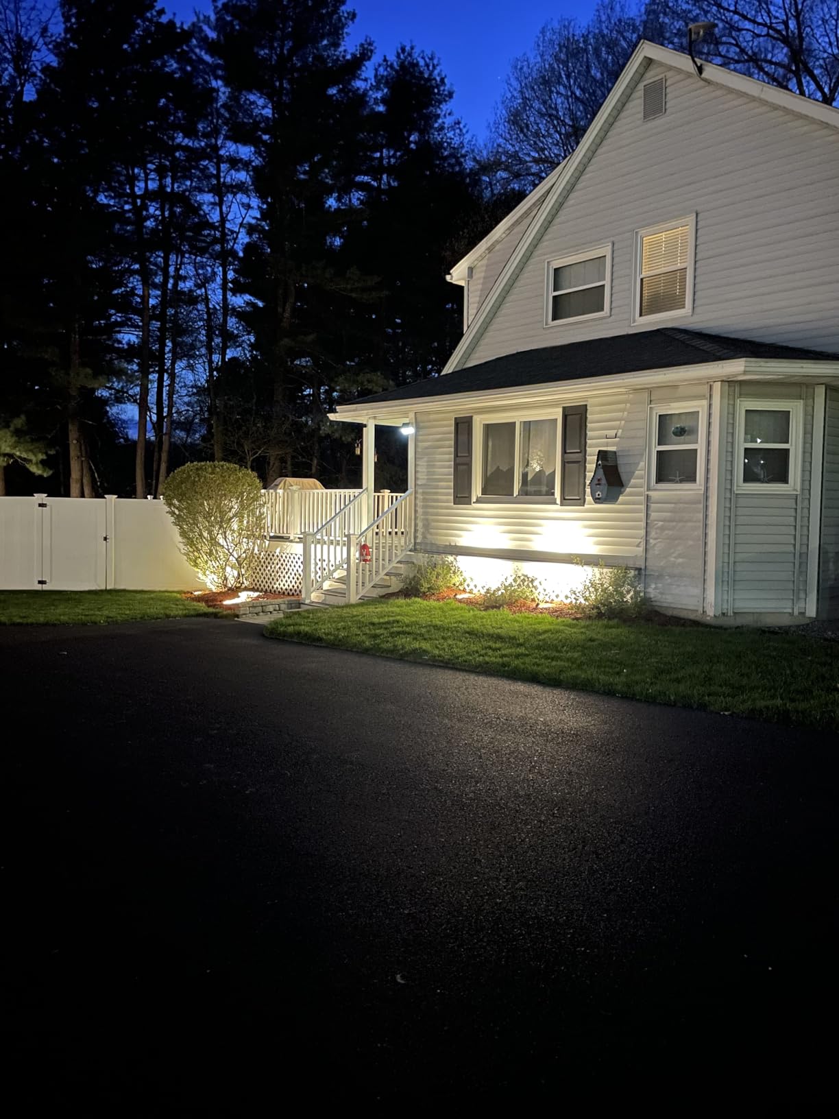 SUNVIE All-in-One Low Voltage Landscape Lighting Kit, Dusk to Dawn, 8 PCS | 3000K LED Low Voltage Landscape Lights, IP65 Waterproof, 3W Aluminum Landscape Spotlights for Yard Garden Tree House customer photo 1