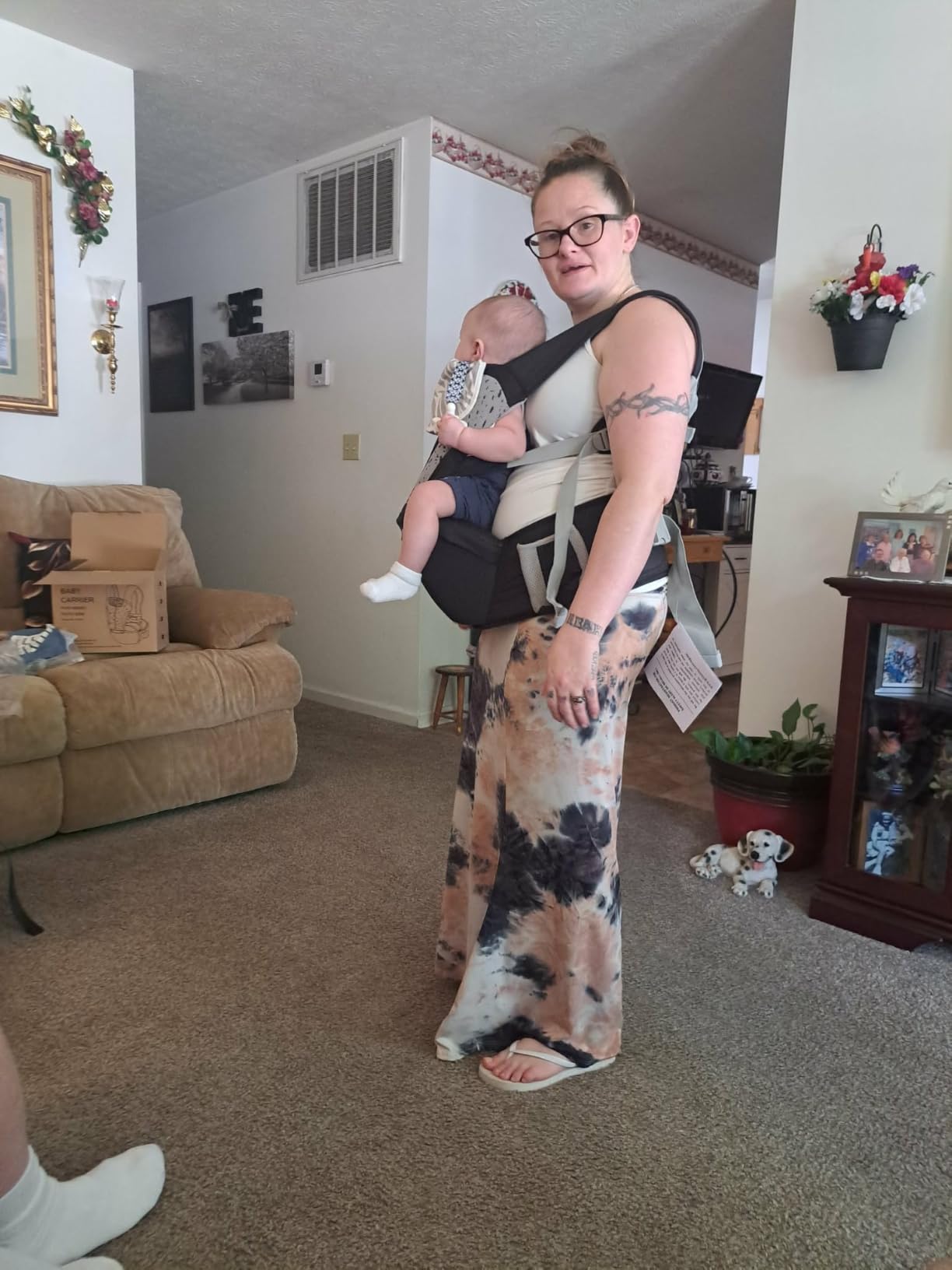 MOMTORY Safety-Certified 6-in-1 Baby Carrier Newborn to Toddler, Black - Plus Size Friendly, 6 Carry Positions, Ergonomic Hip Support, Cozy Baby Carrier with Hipseat for 7-50lbs customer photo 2