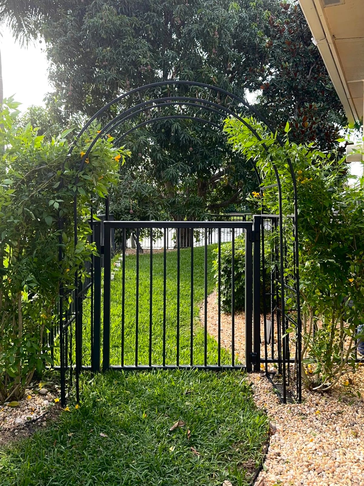 VINGLI Garden Arbor, Arch Archway for Wedding Ceremony Party, Steel Garden Trellis for Plant Climbing, Christmas Garden Decorations Pergola for Garden, Backyard, Lawn (Black, 52.2x22.8x83.9in) customer photo 1