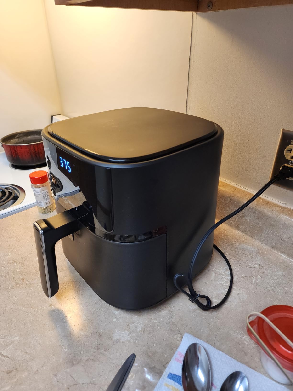 Chefman Air Fryer - 6 QT Compact Airfryer, Hi-Fry Technology, Touchscreen Controls with 4 Presets, Nonstick & Dishwasher Safe Basket - Black customer photo 2