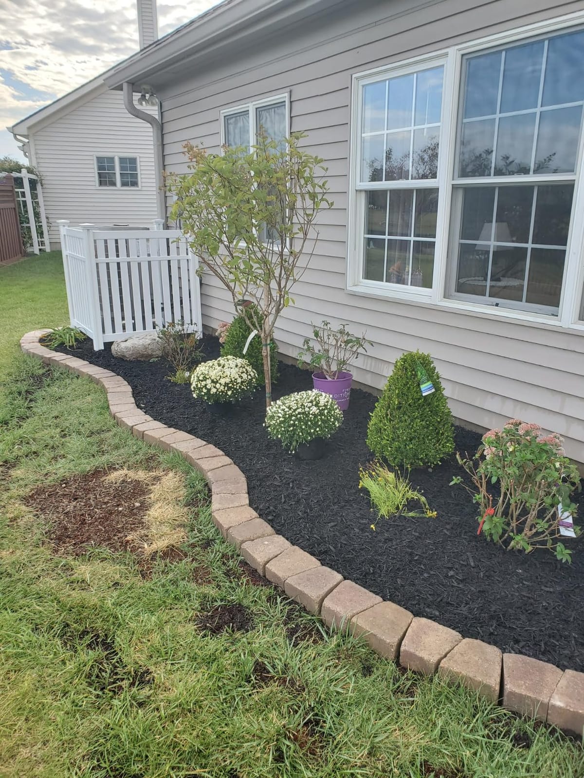 Enclo Hartford Privacy Screen, White Vinyl DIY No Dig Kit | 4ftH x 3.3ftW, 3 Panels, Trash Bin or AC Enclosure, EC18016 customer photo 1