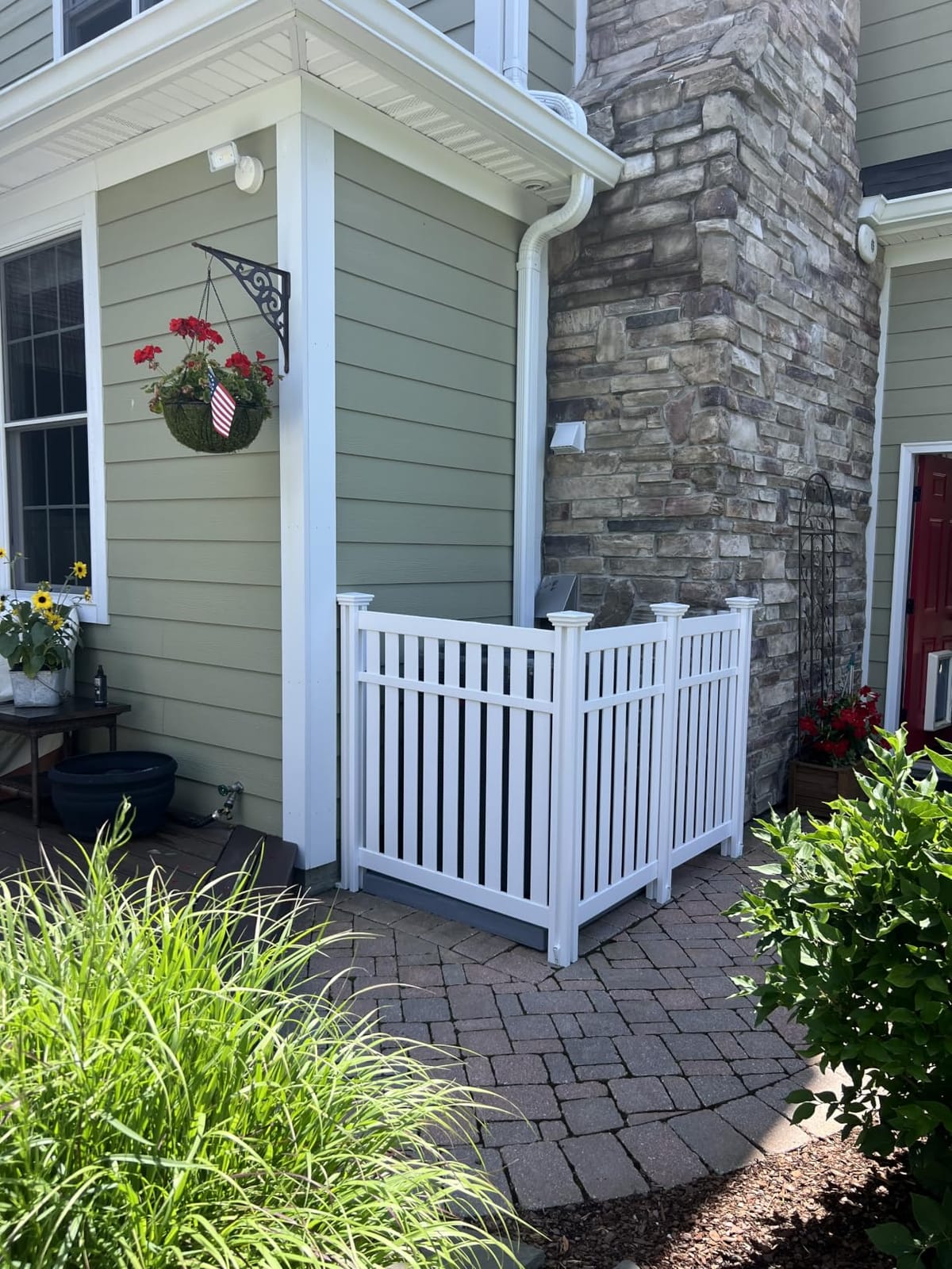 Enclo Hartford Privacy Screen, White Vinyl DIY No Dig Kit | 4ftH x 3.3ftW, 3 Panels, Trash Bin or AC Enclosure, EC18016 customer photo 2