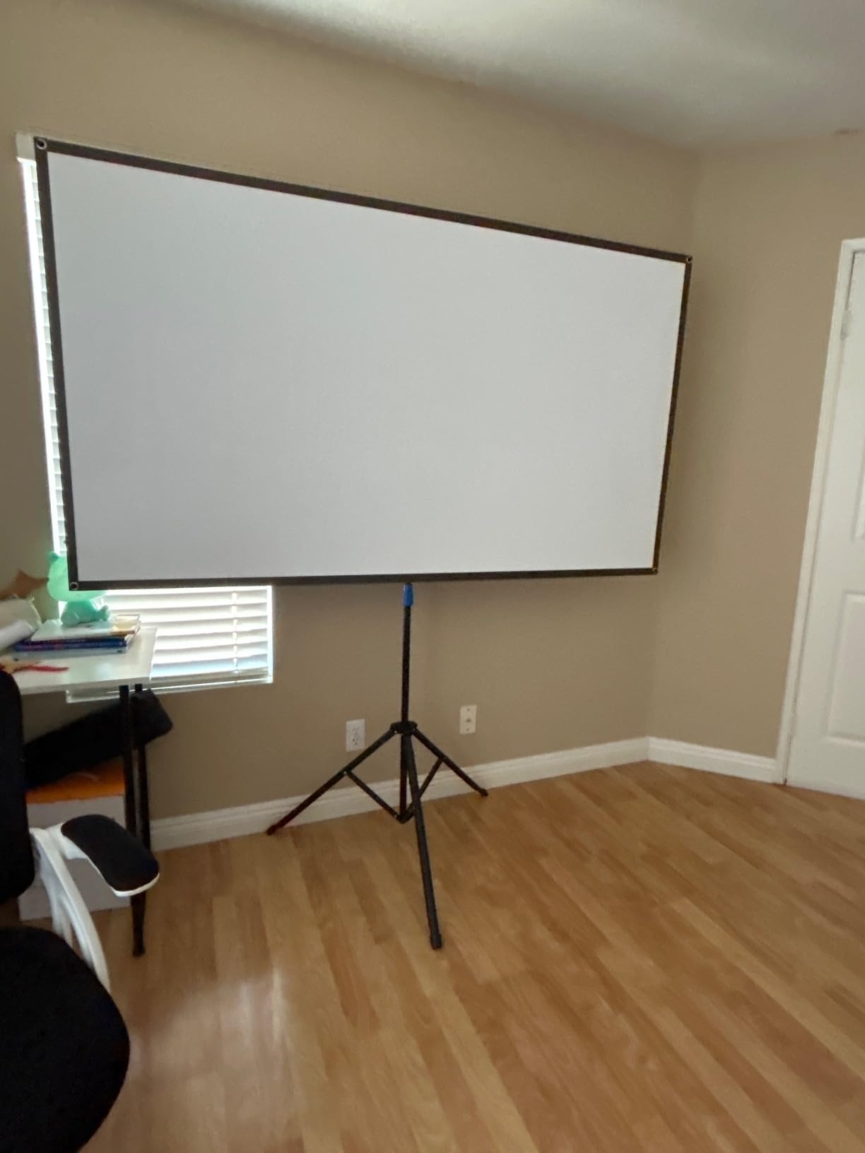 Projector Screen with Stand, 80 Inch Portable Projector Screen Outdoor Indoor, 1.2 Gain Fiberglass Projection Screen, 16:9 Outdoor Movie PVC Screen with Carrying Bag for Movie Night(White Screen) customer photo 1