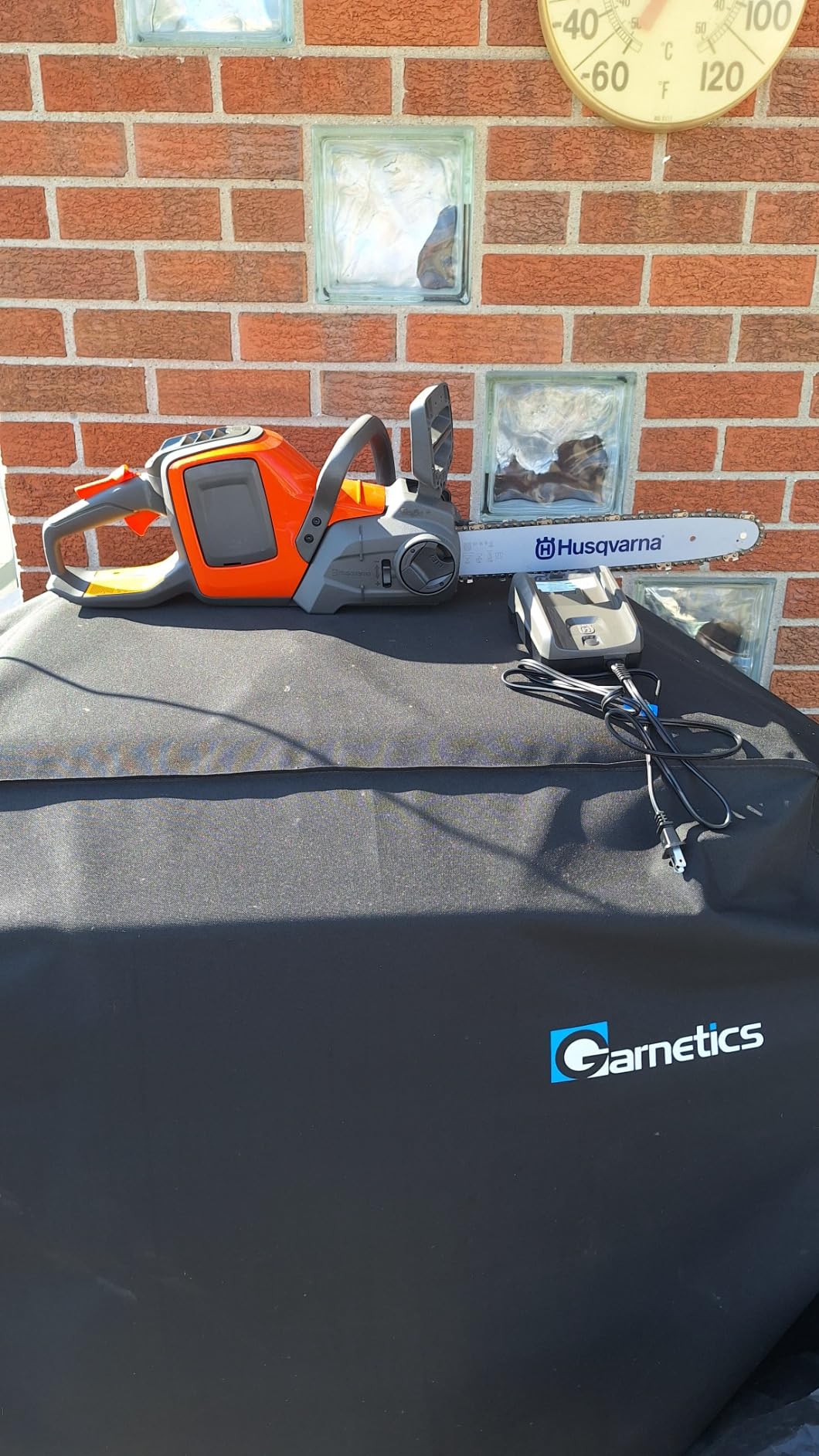 Husqvarna Power Axe 225i Battery Operated Chainsaw, 14-inch electric chainsaw with battery and charger, tool-less chain tensioning customer photo 1