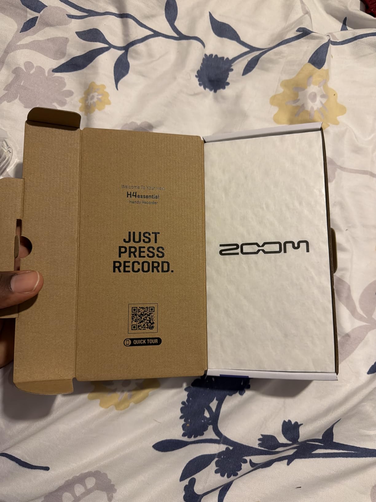 Zoom H4 Essential Handheld Recorder for Musicians, Podcasters & Filmmakers | Clip-Free Audio with 32-Bit Float, 4 Tracks, Stereo Mics, 2 XLR/TRS Inputs, USB Audio Interface customer photo 2